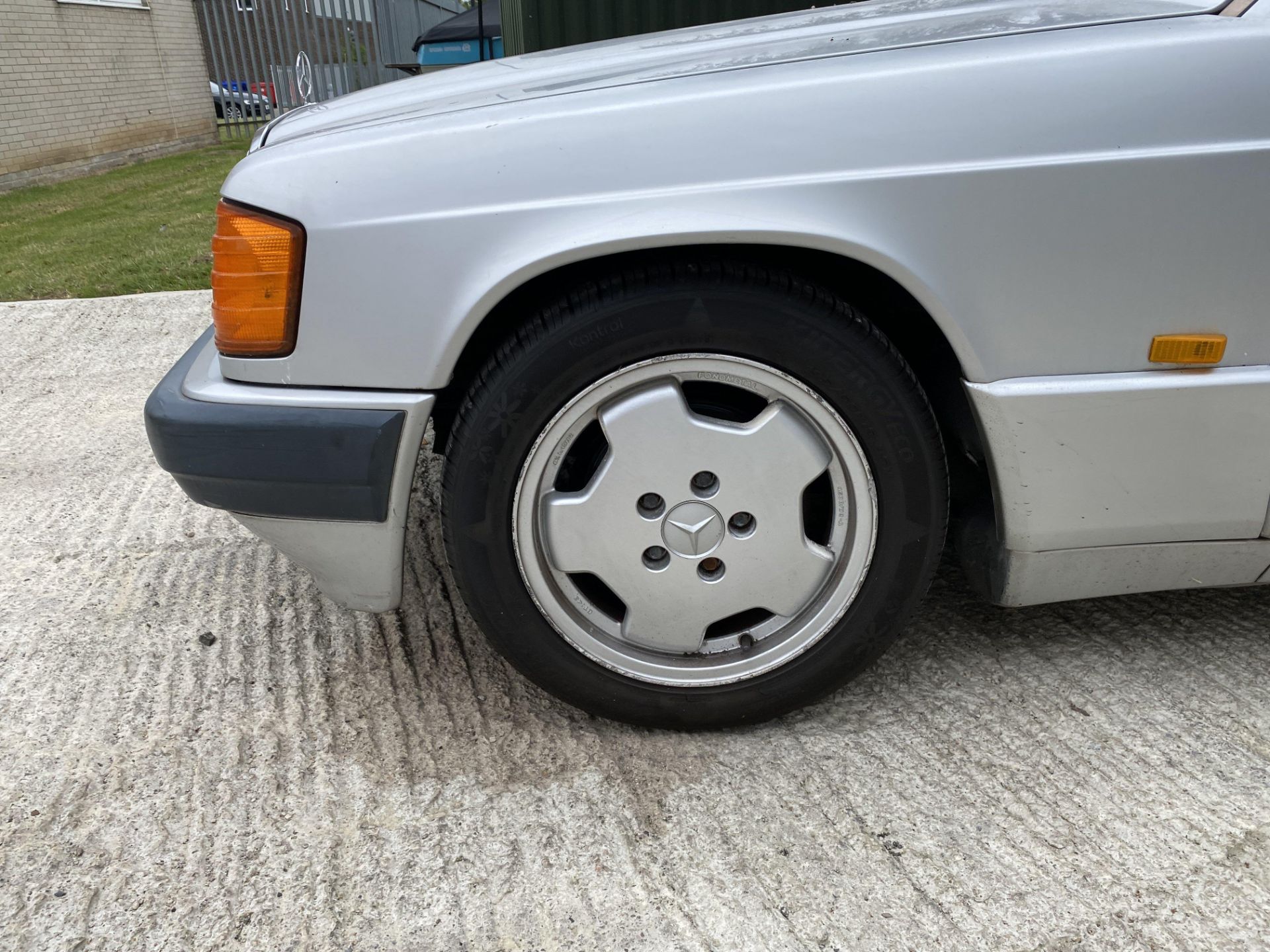 Mercedes 190e - Image 20 of 36