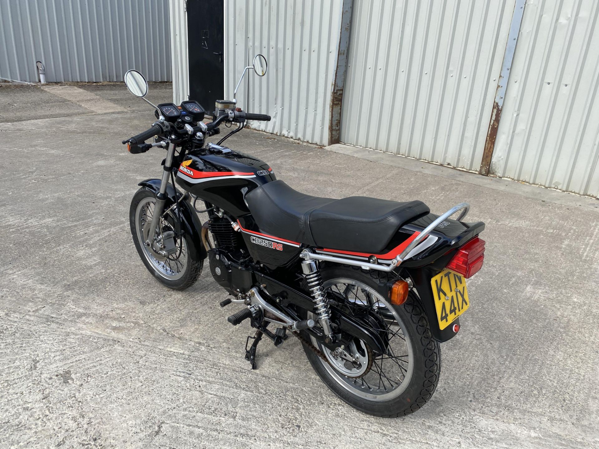 Honda CB250RS - Image 11 of 26