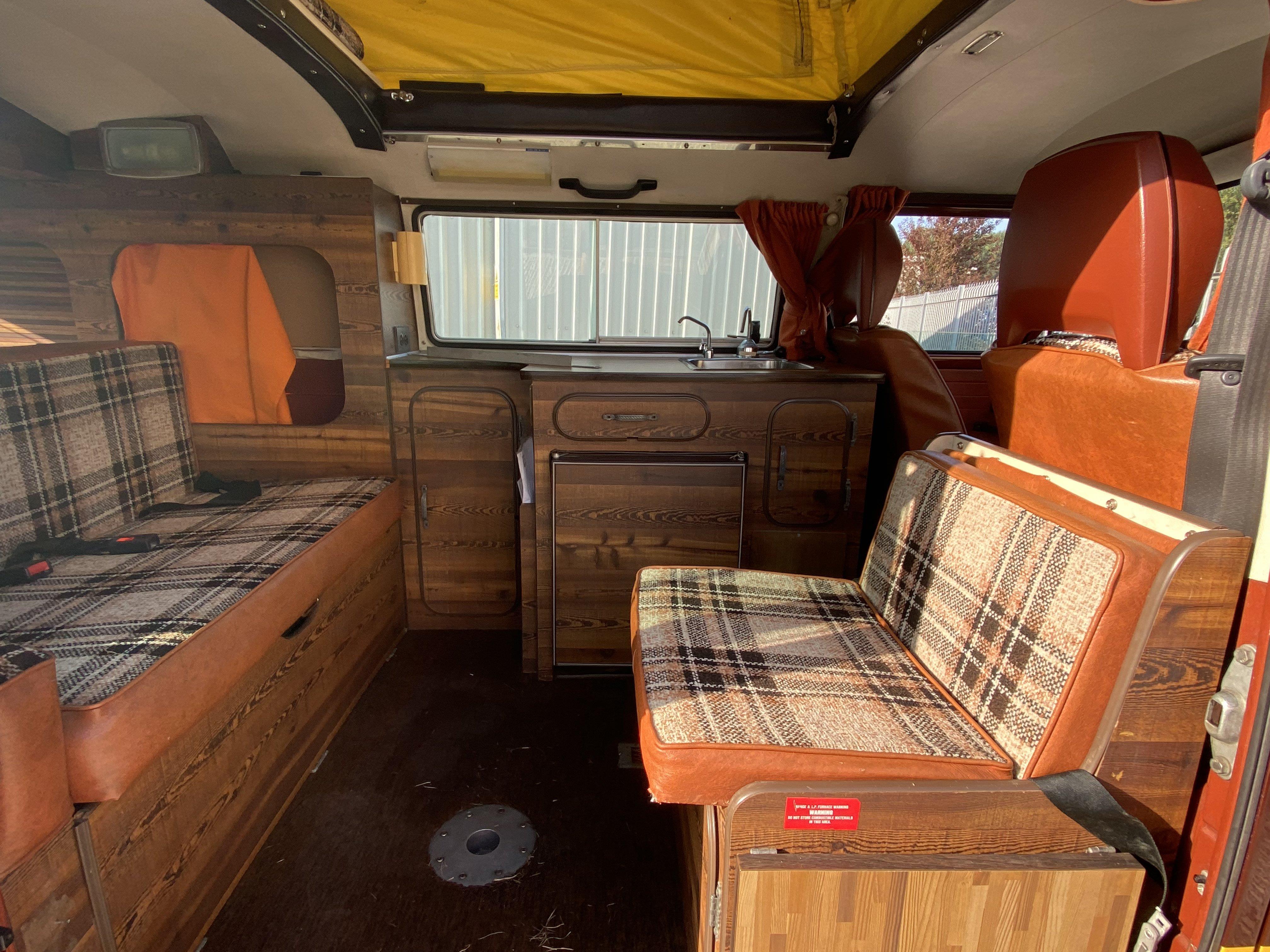 Volkswagen T2 Camper Champagne Edition - Image 9 of 50