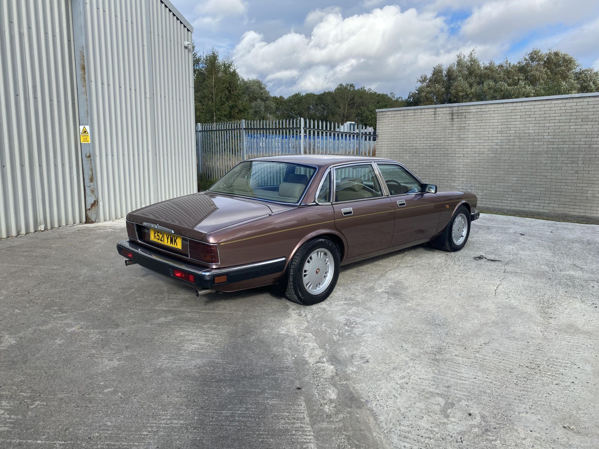 Jaguar XJ40 Sovereign - Image 4 of 46