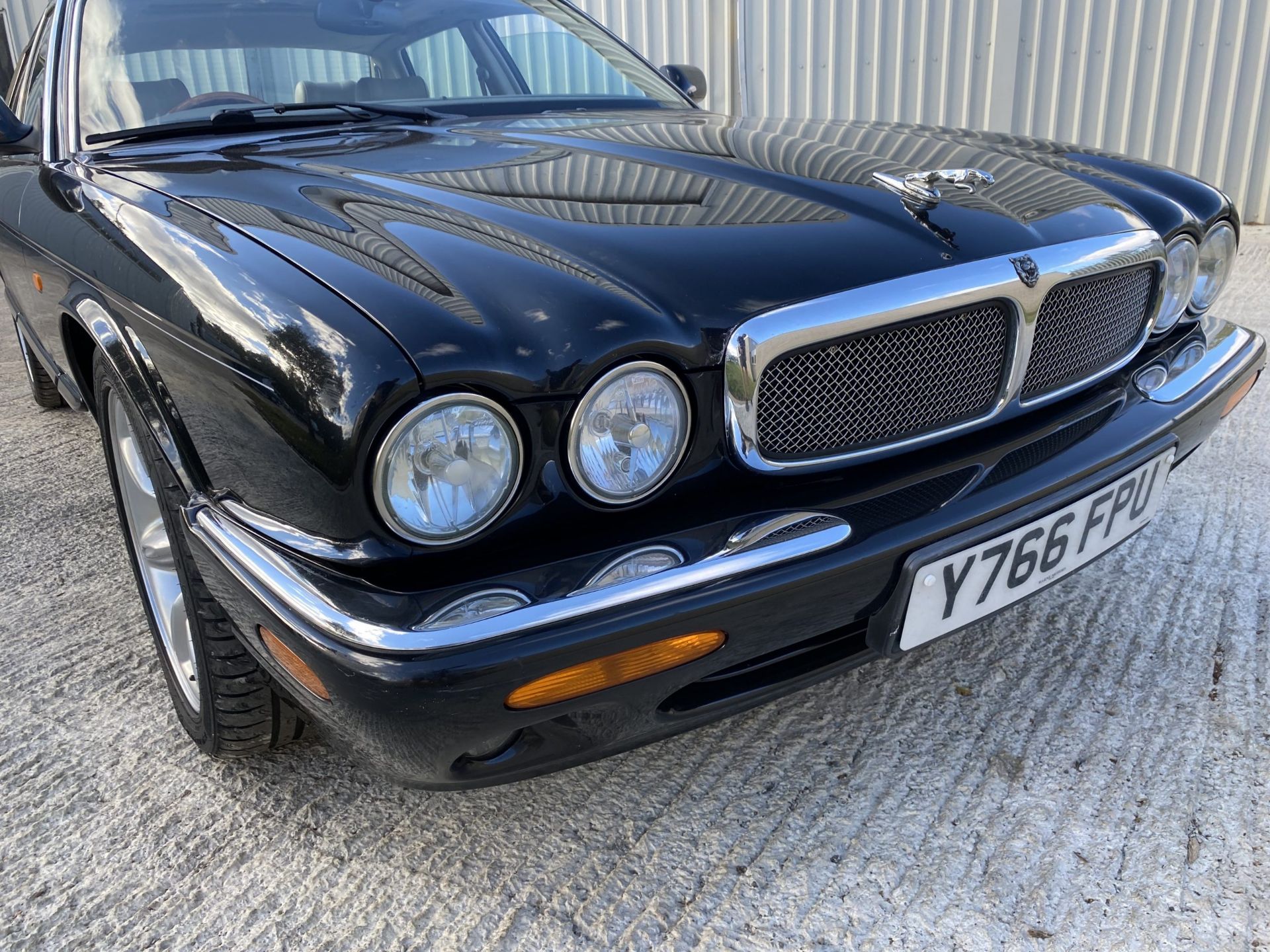 Jaguar XJR - Image 15 of 48