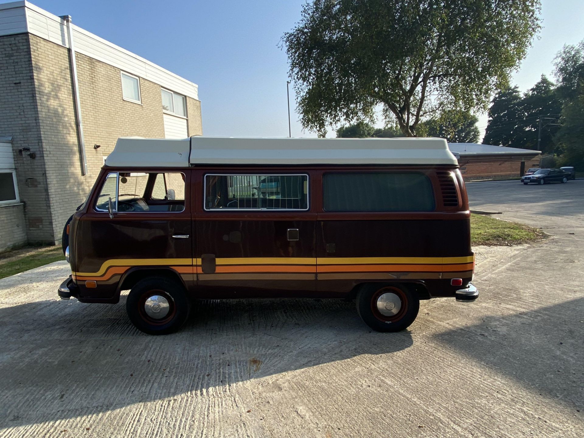 Volkswagen T2 Camper Champagne Edition - Image 29 of 50