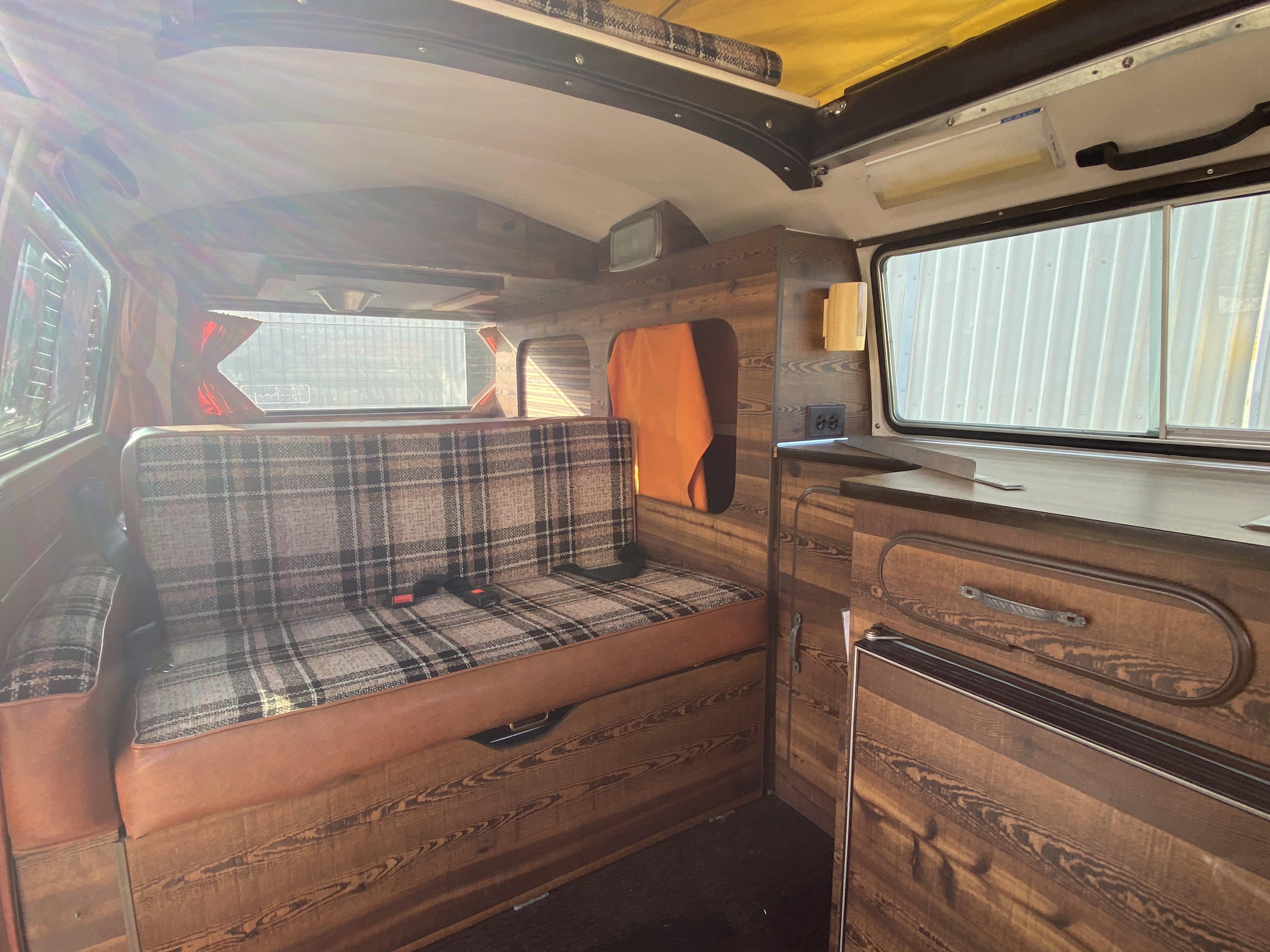 Volkswagen T2 Camper Champagne Edition - Image 11 of 50