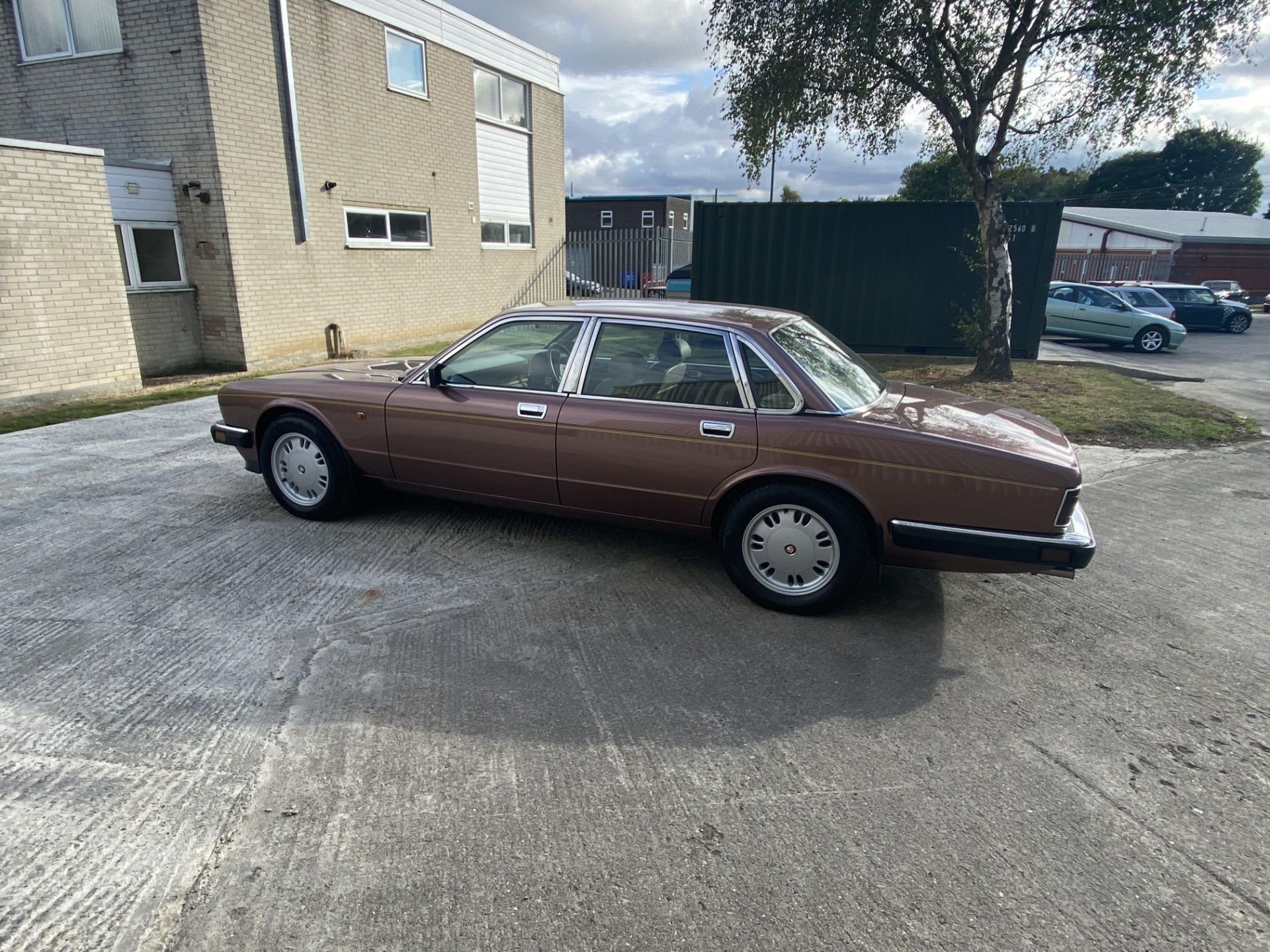 Jaguar XJ40 Sovereign - Image 8 of 46