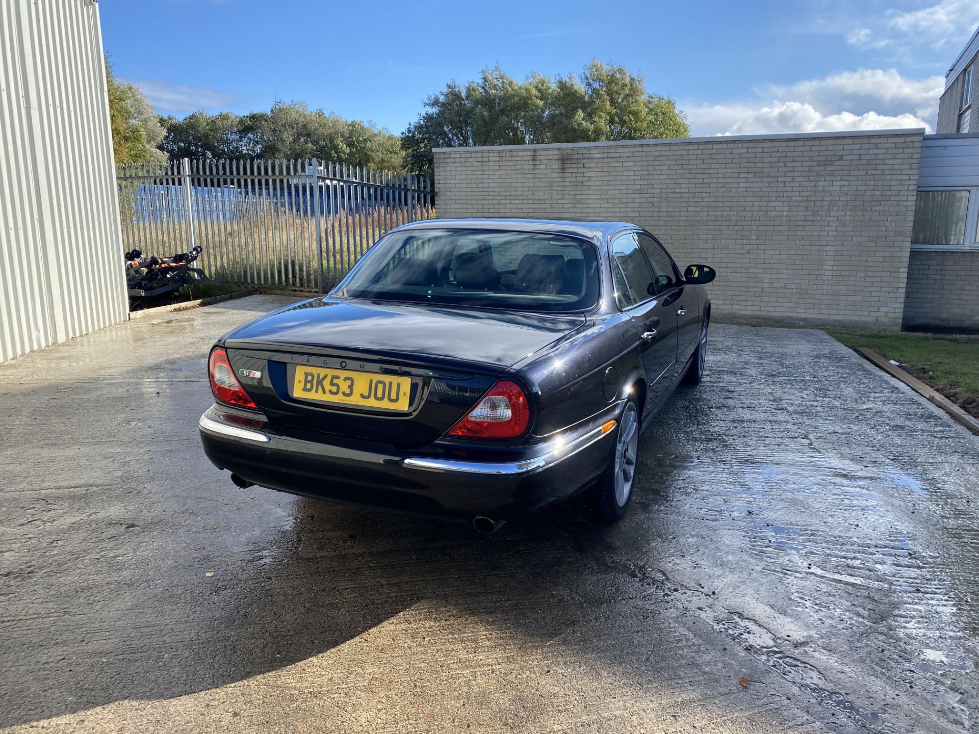 Jaguar XJR - Image 5 of 44