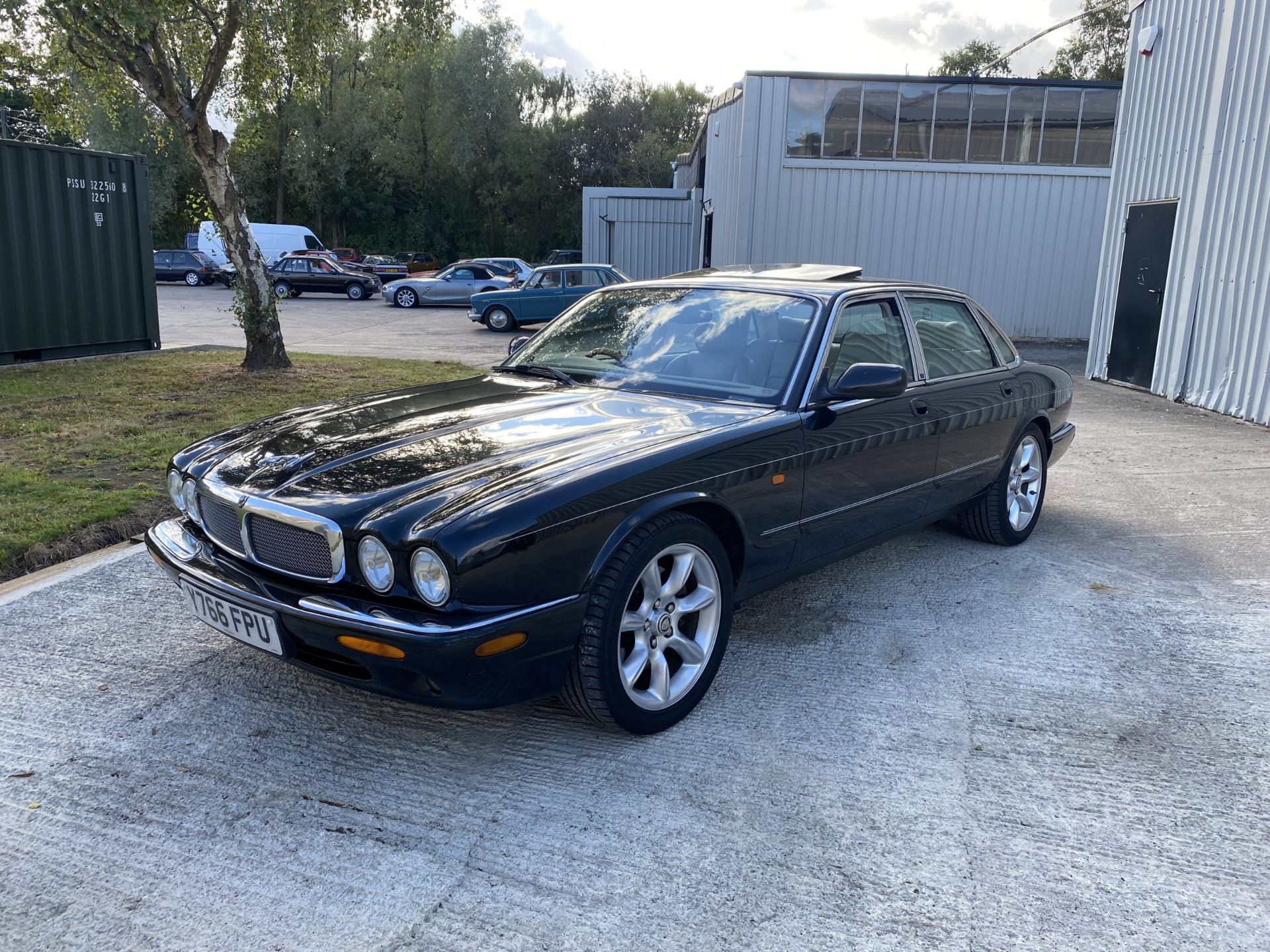 Jaguar XJR - Image 12 of 48