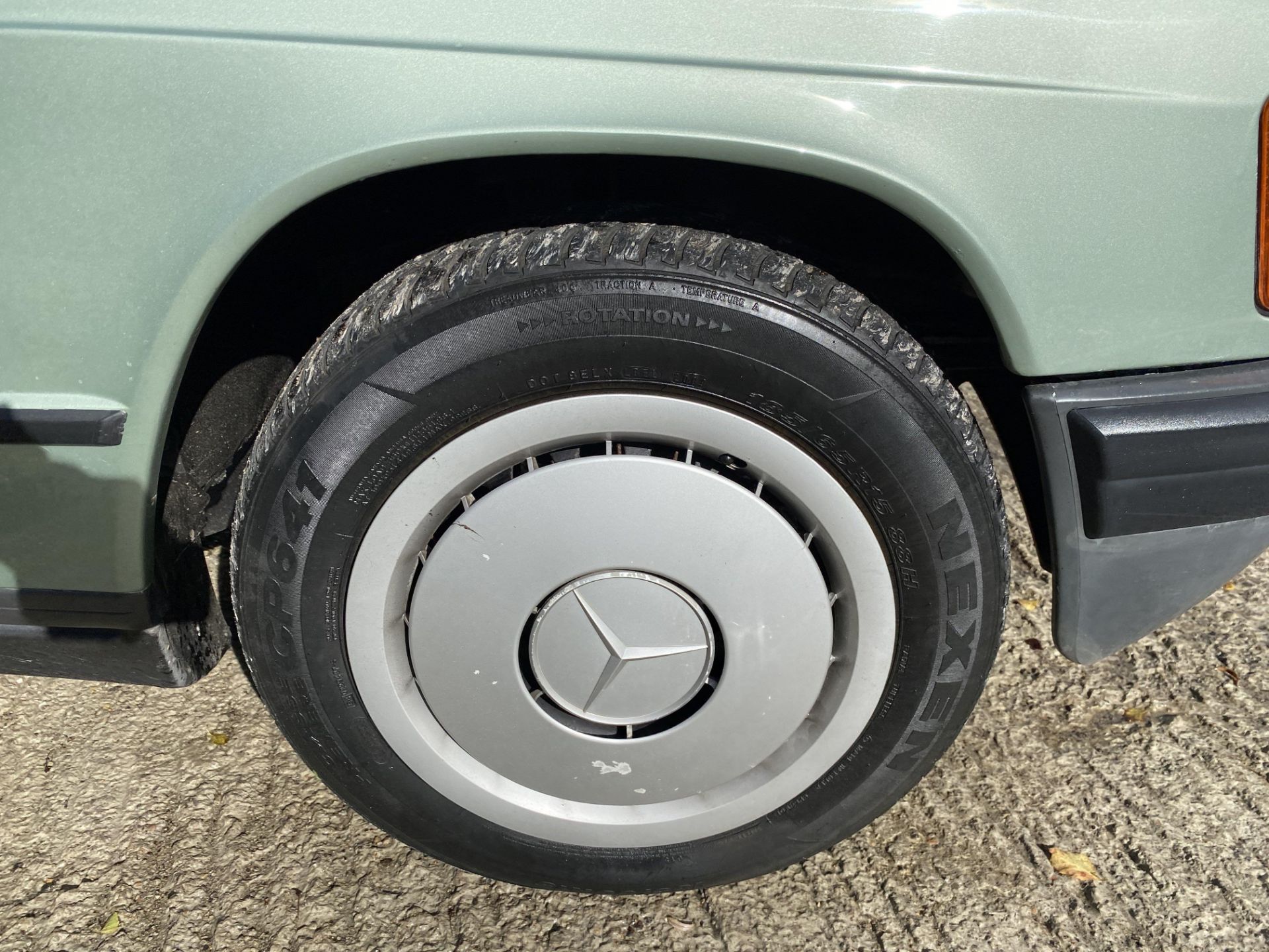 Mercedes 190e - Image 24 of 44