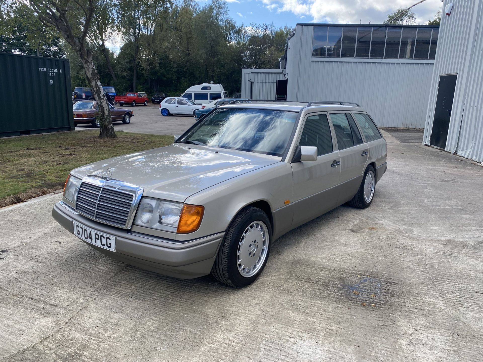 Mercedes 300-24 - Image 16 of 49