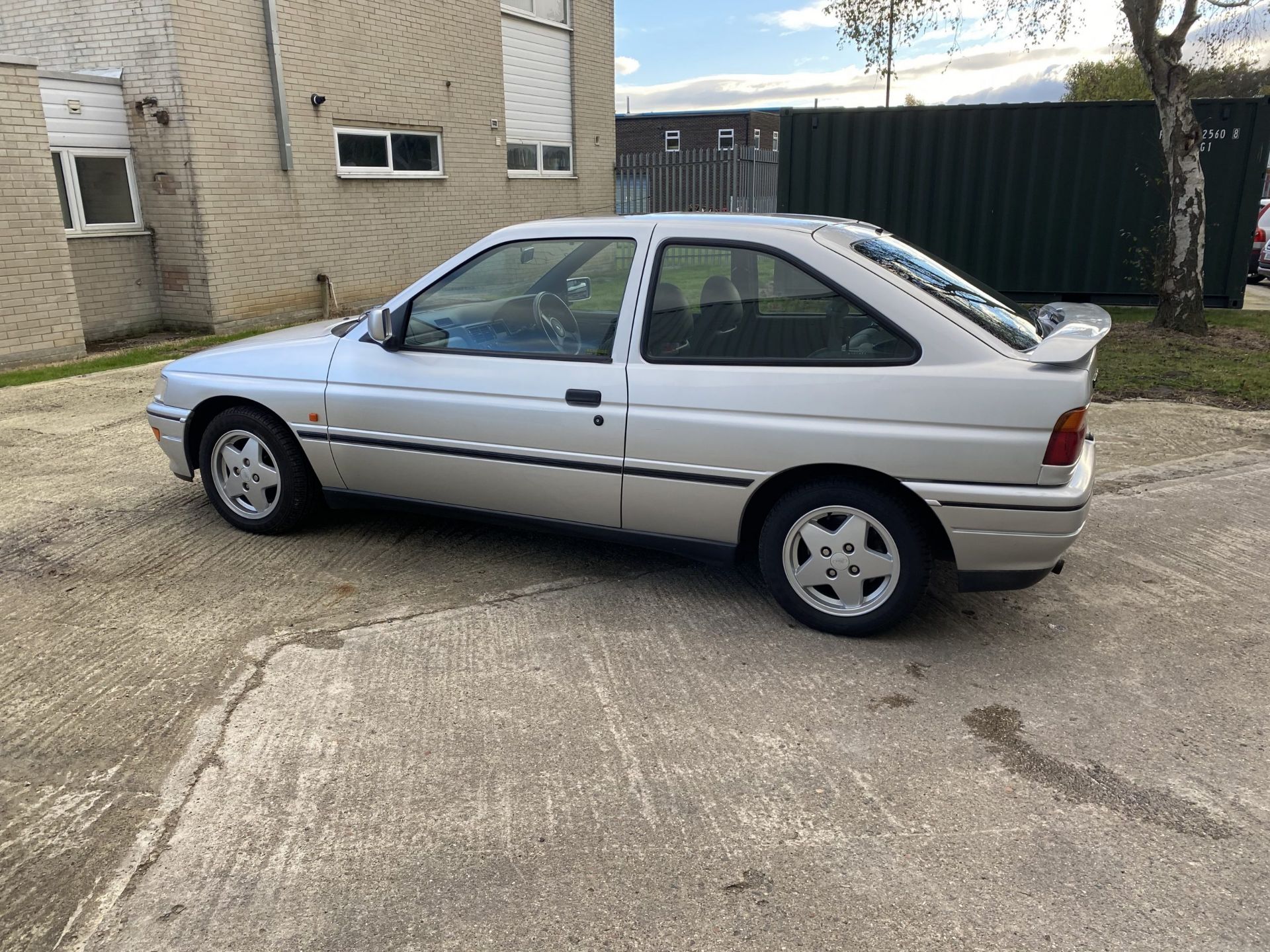 Ford Escort XR3i - Image 9 of 40