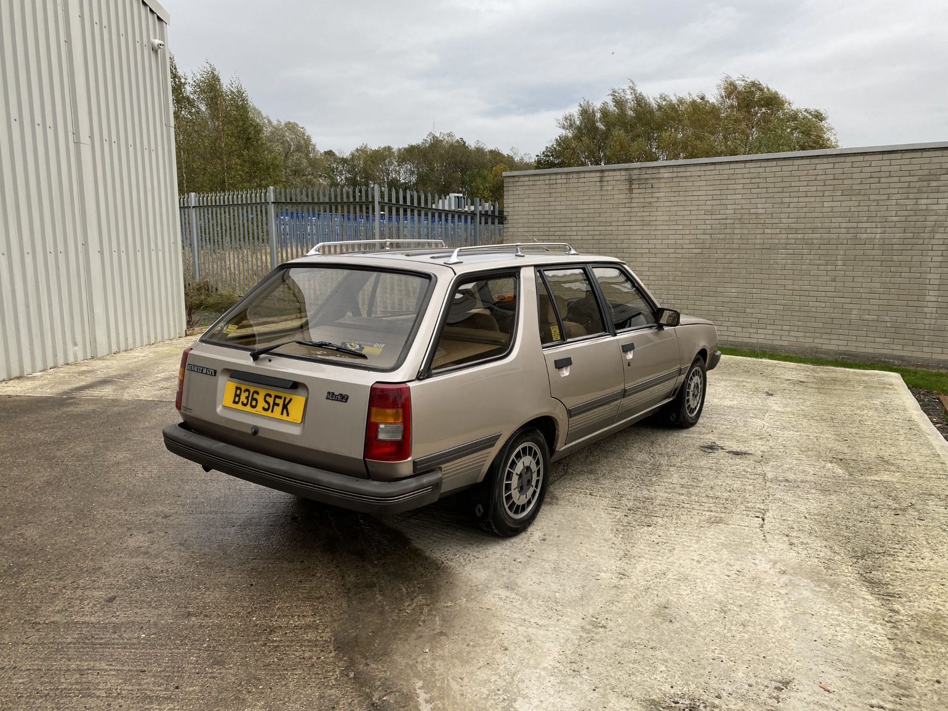 Renault 18 Estate GTX - Image 2 of 38