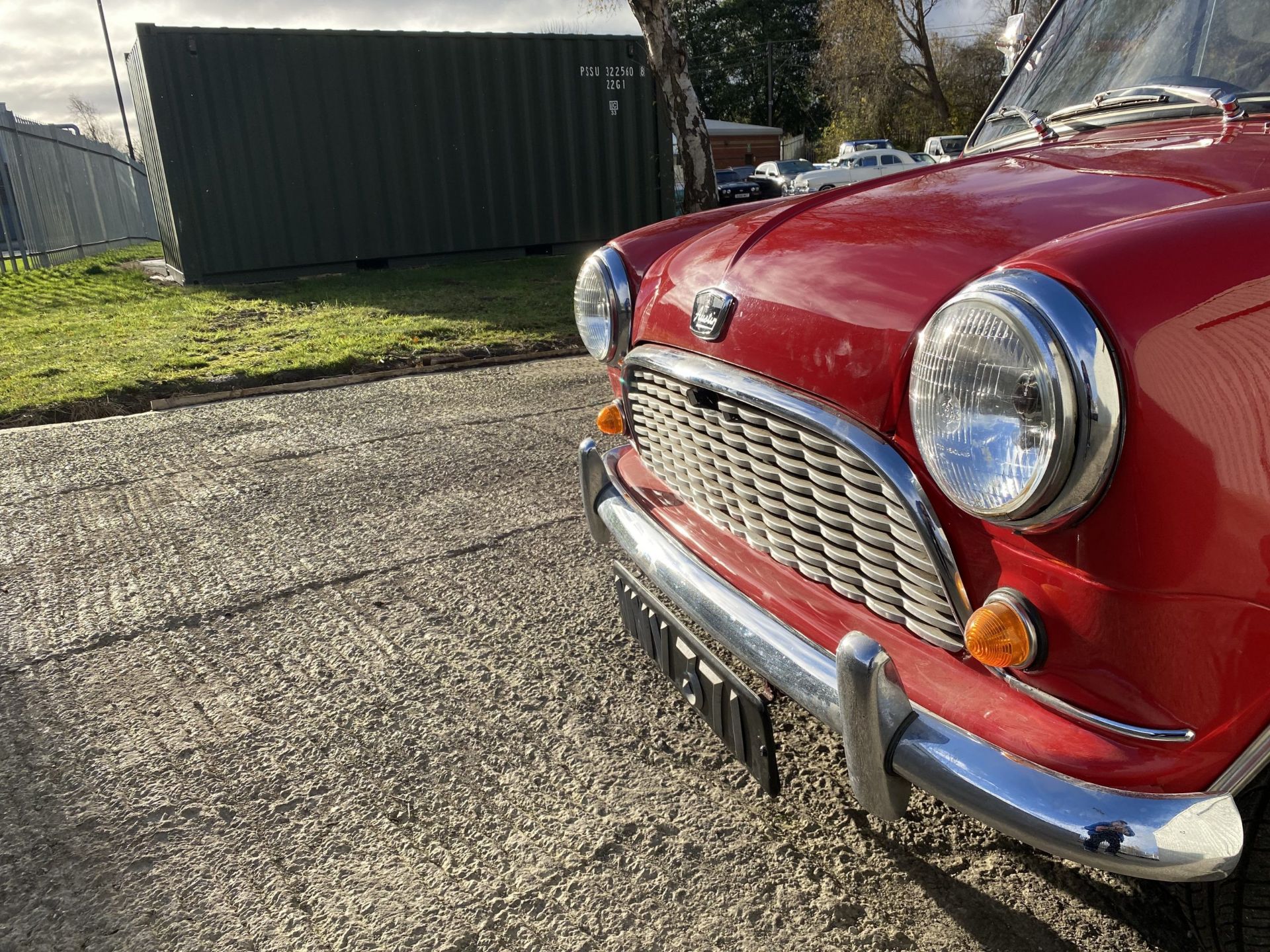 Austin Mini Deluxe - Image 16 of 48