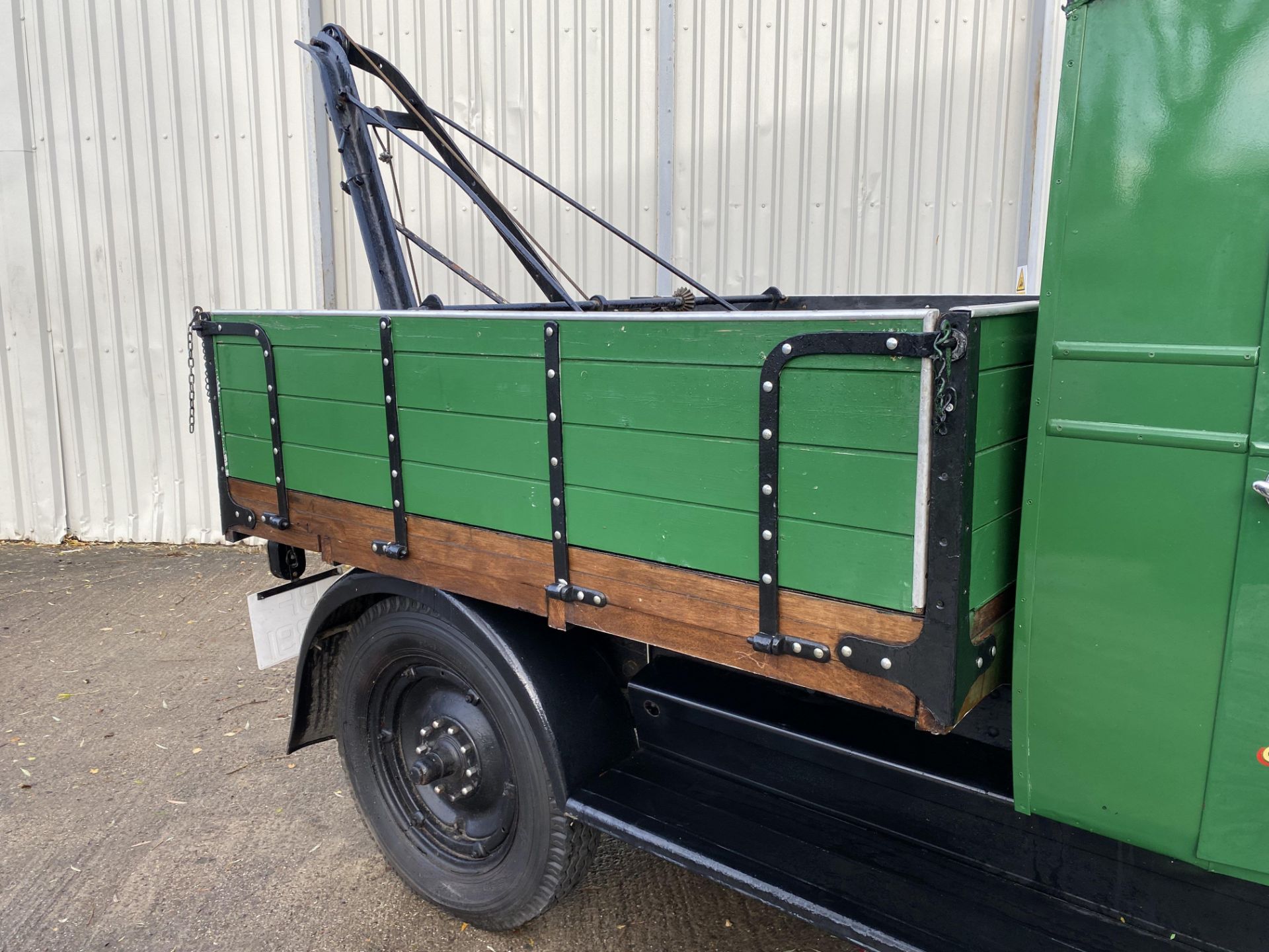 Chevrolet Recovery Truck - Image 18 of 40