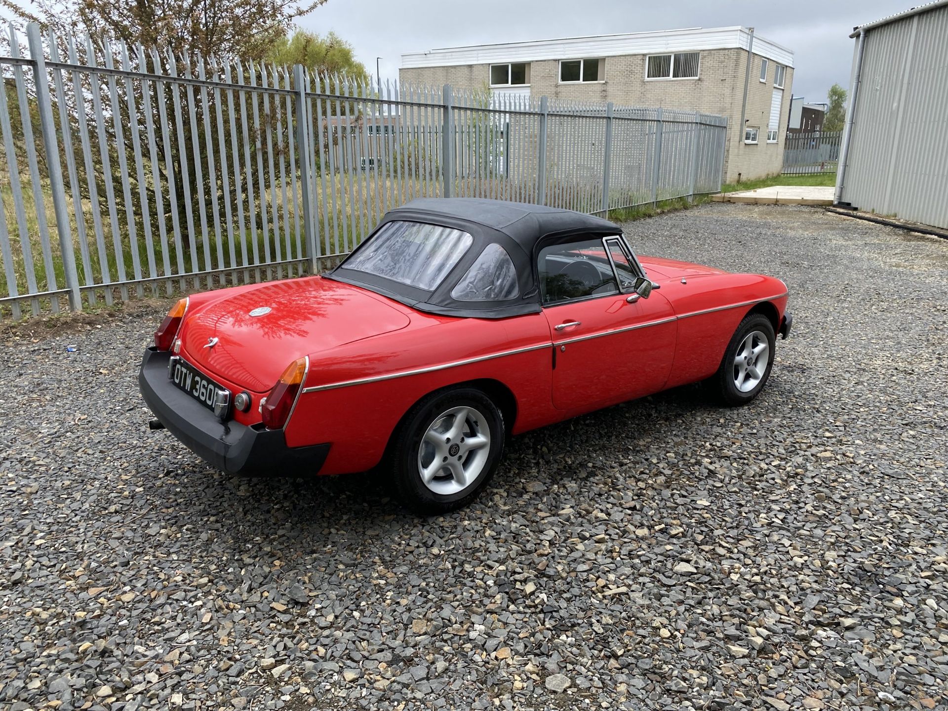 MG B Roadster - Image 7 of 41