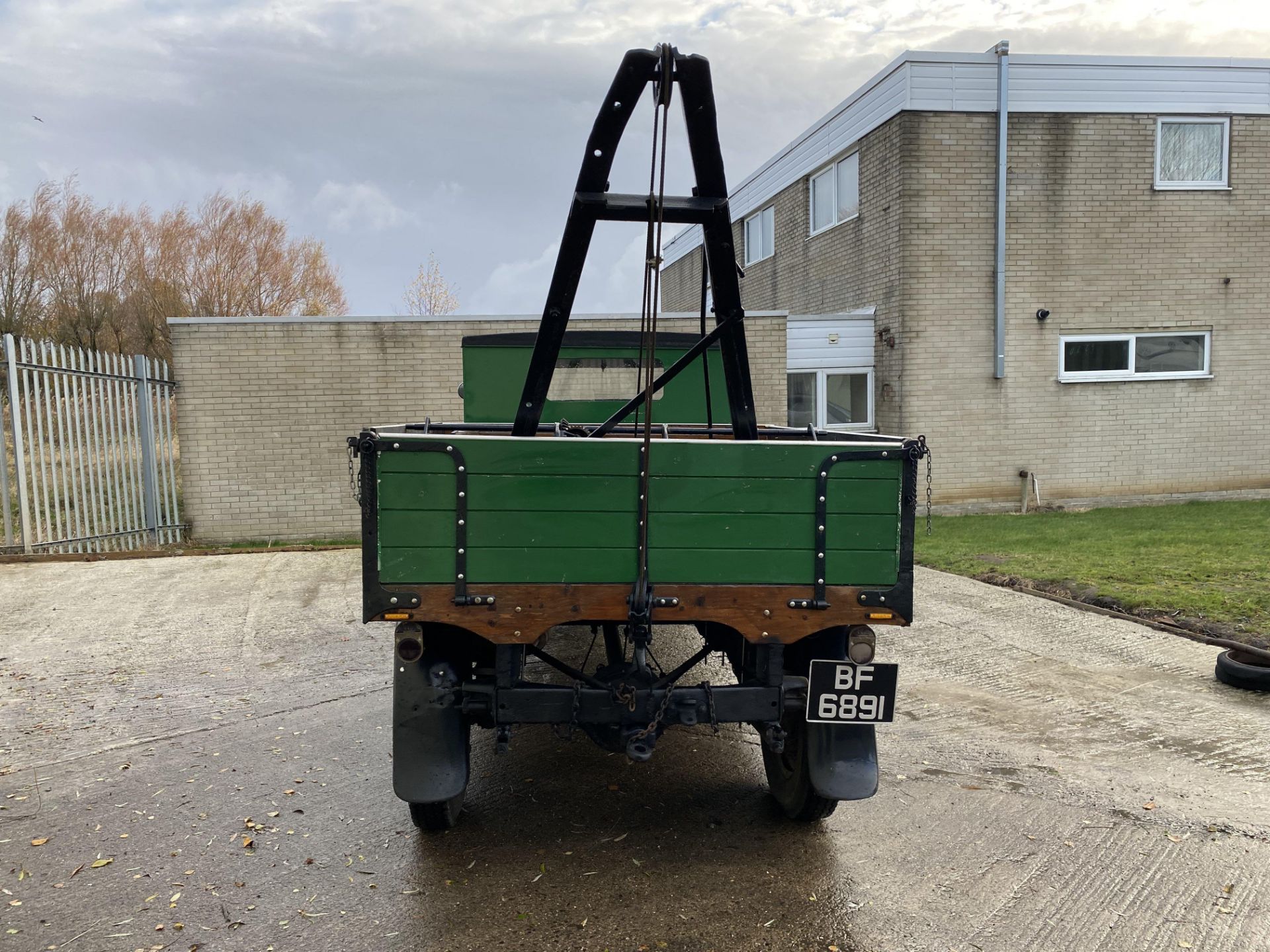 Chevrolet Recovery Truck - Image 7 of 40