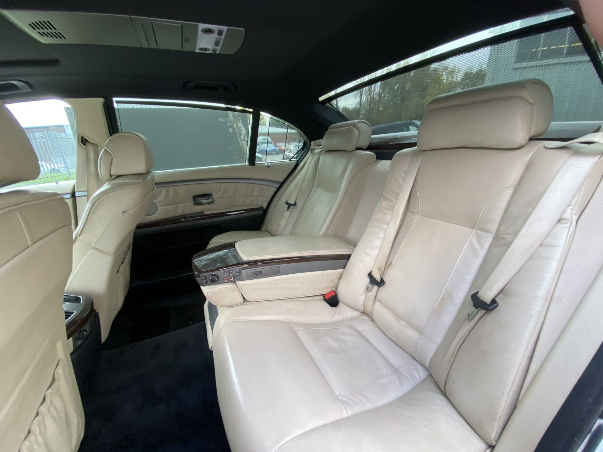 BMW 745Li - Image 26 of 35