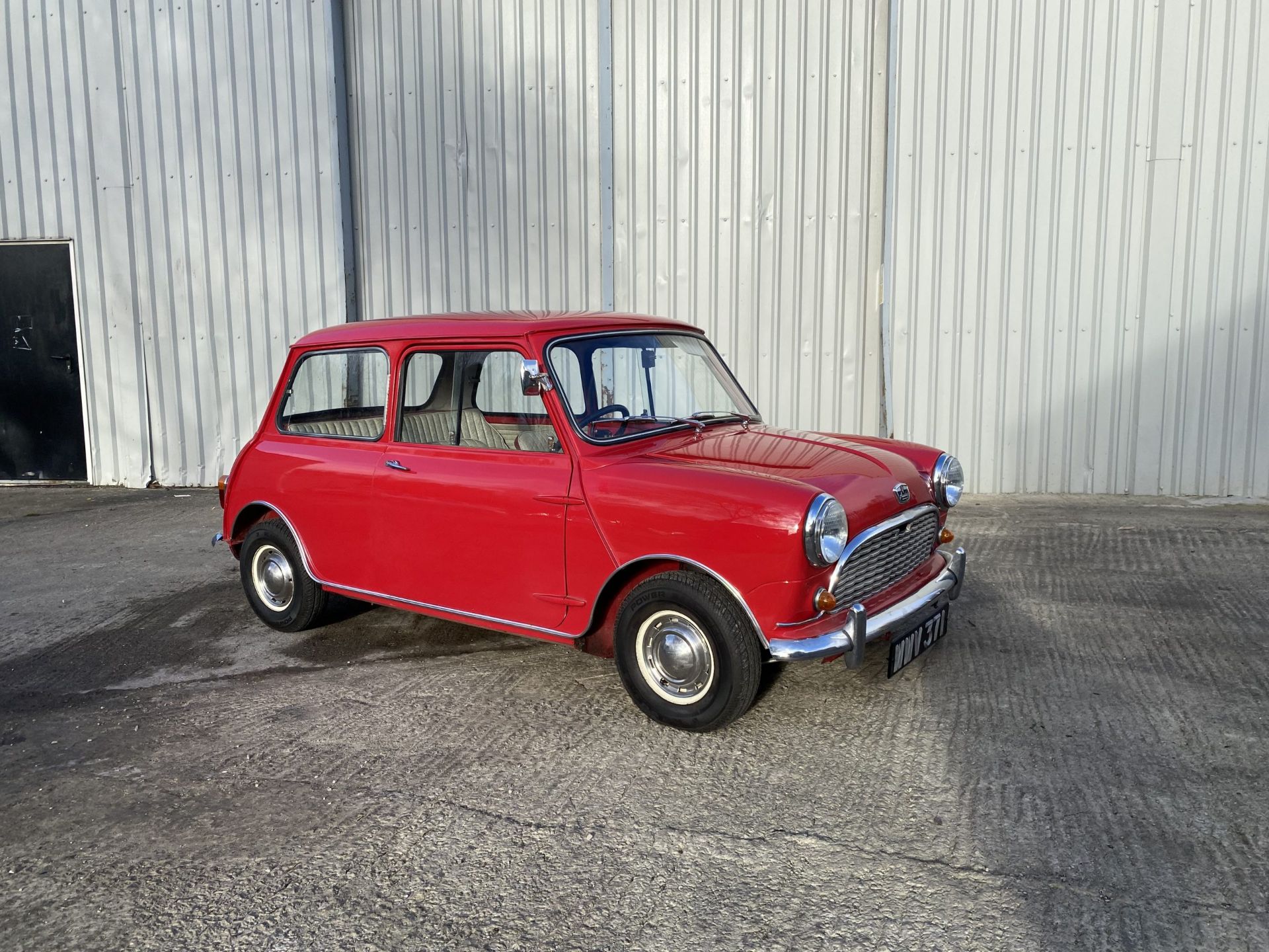 Austin Mini Deluxe - Image 5 of 48