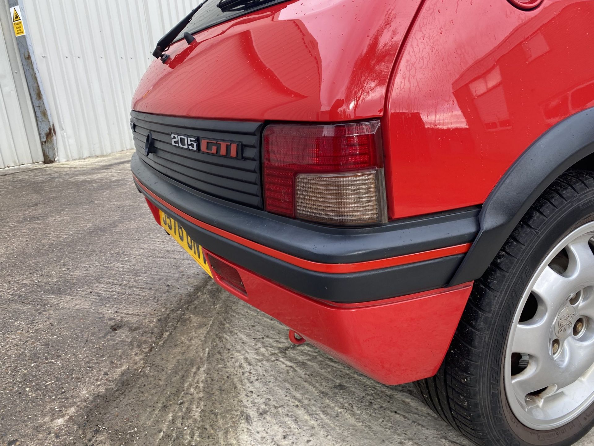 Peugeot 205 GTI 1.9 - Image 15 of 40