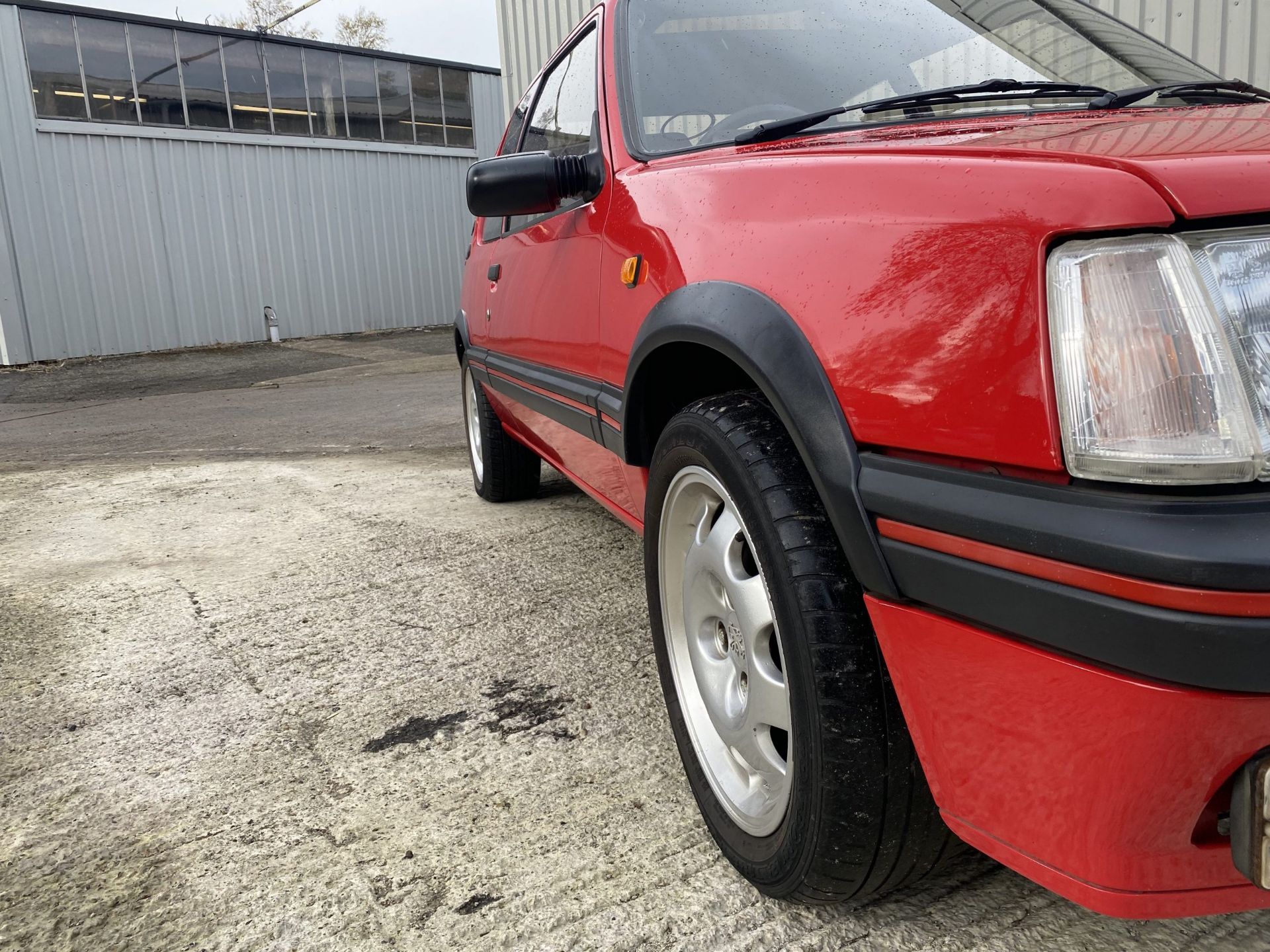 Peugeot 205 GTI 1.9 - Image 12 of 40