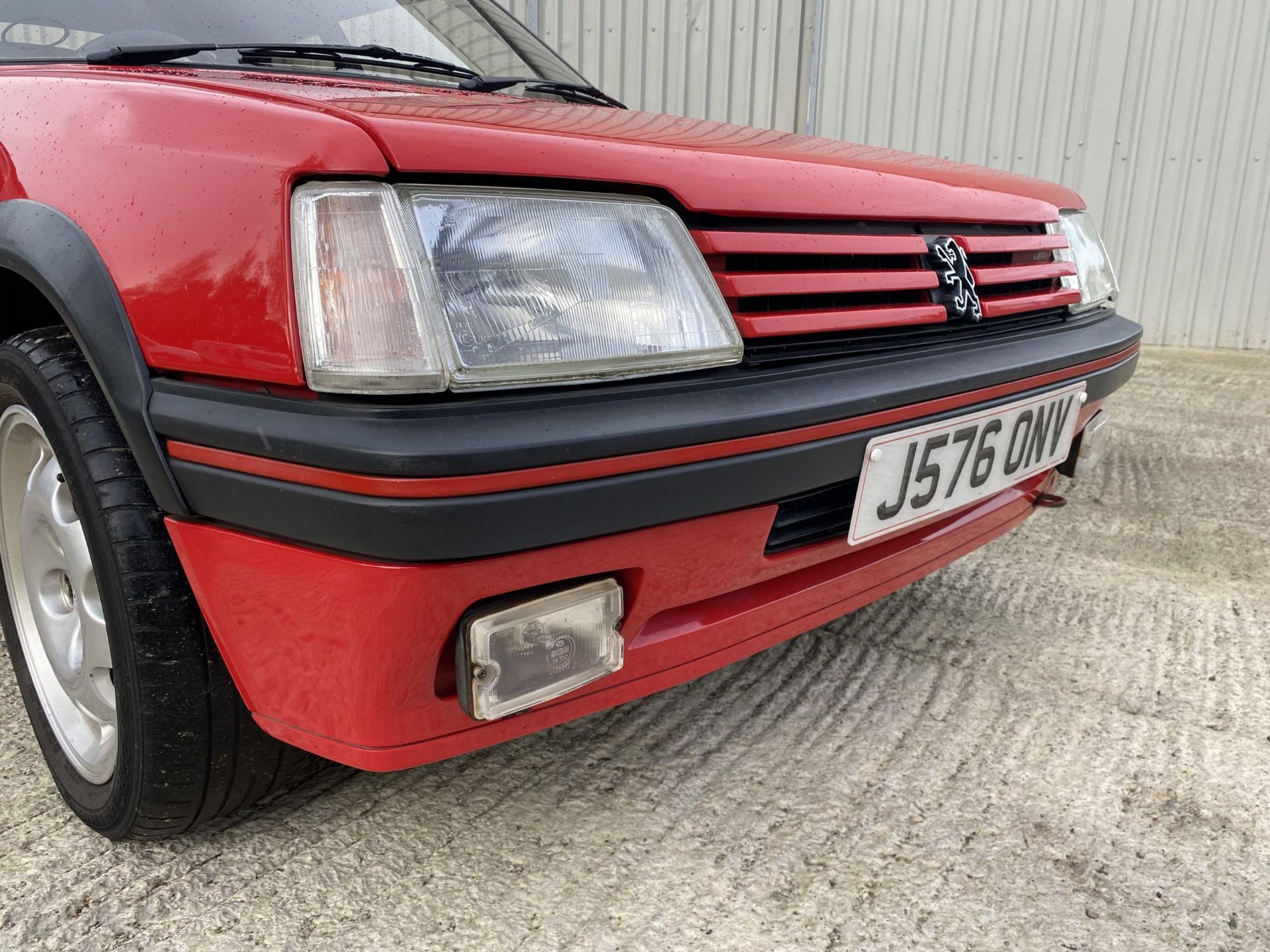 Peugeot 205 GTI 1.9 - Image 13 of 40