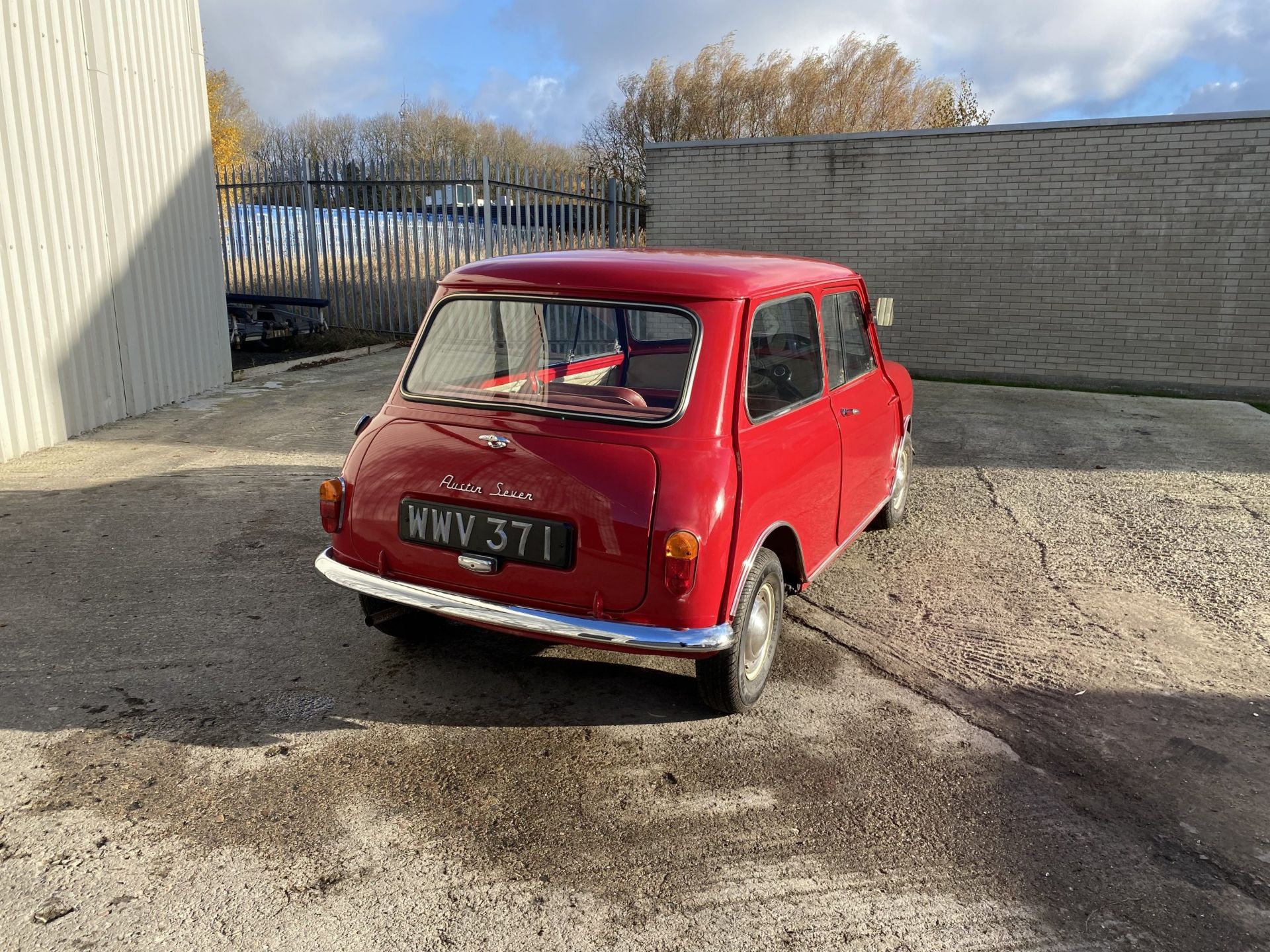 Austin Mini Deluxe - Image 2 of 48