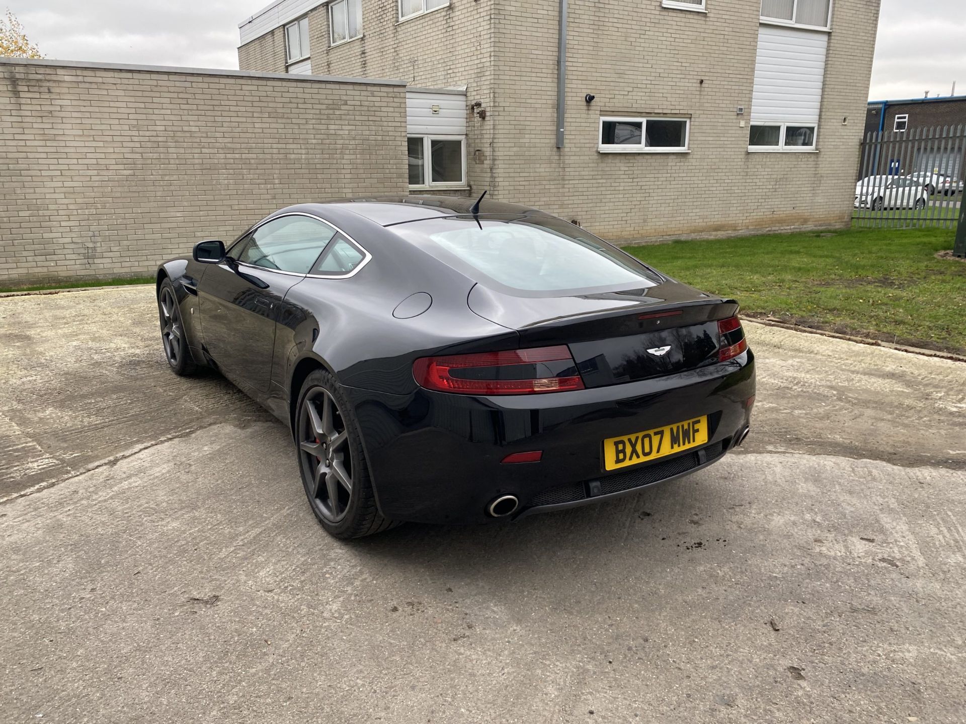 Aston Martin Vantage - Image 3 of 47