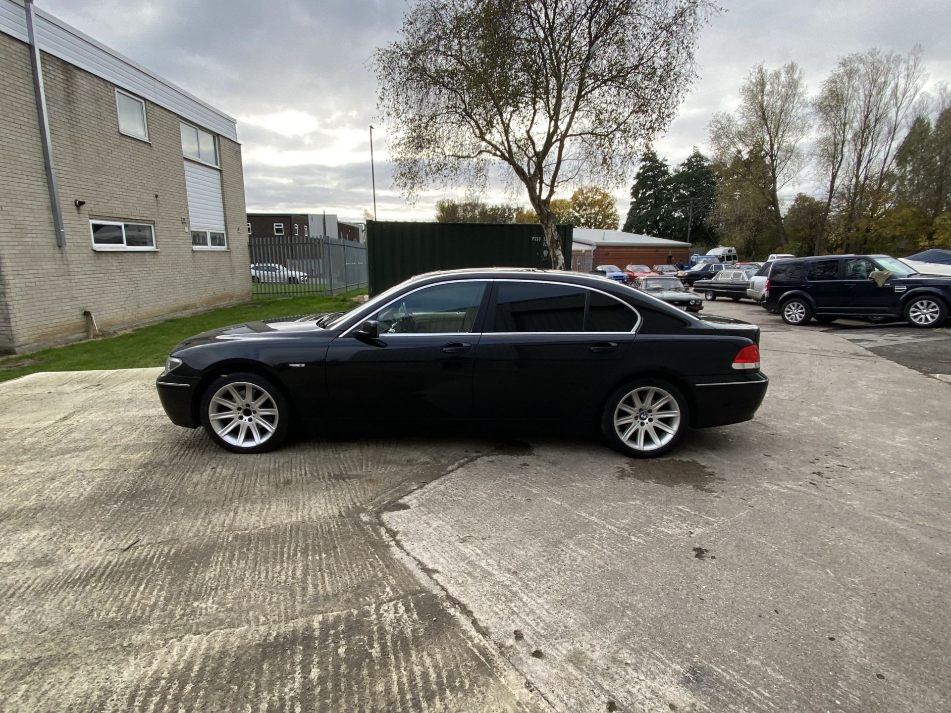 BMW 745Li - Image 11 of 35