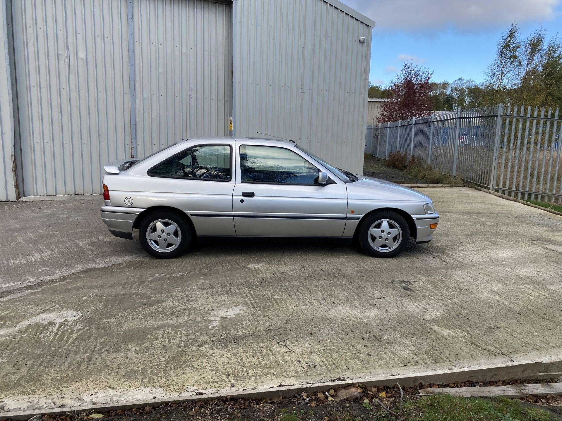 Ford Escort XR3i - Image 5 of 40