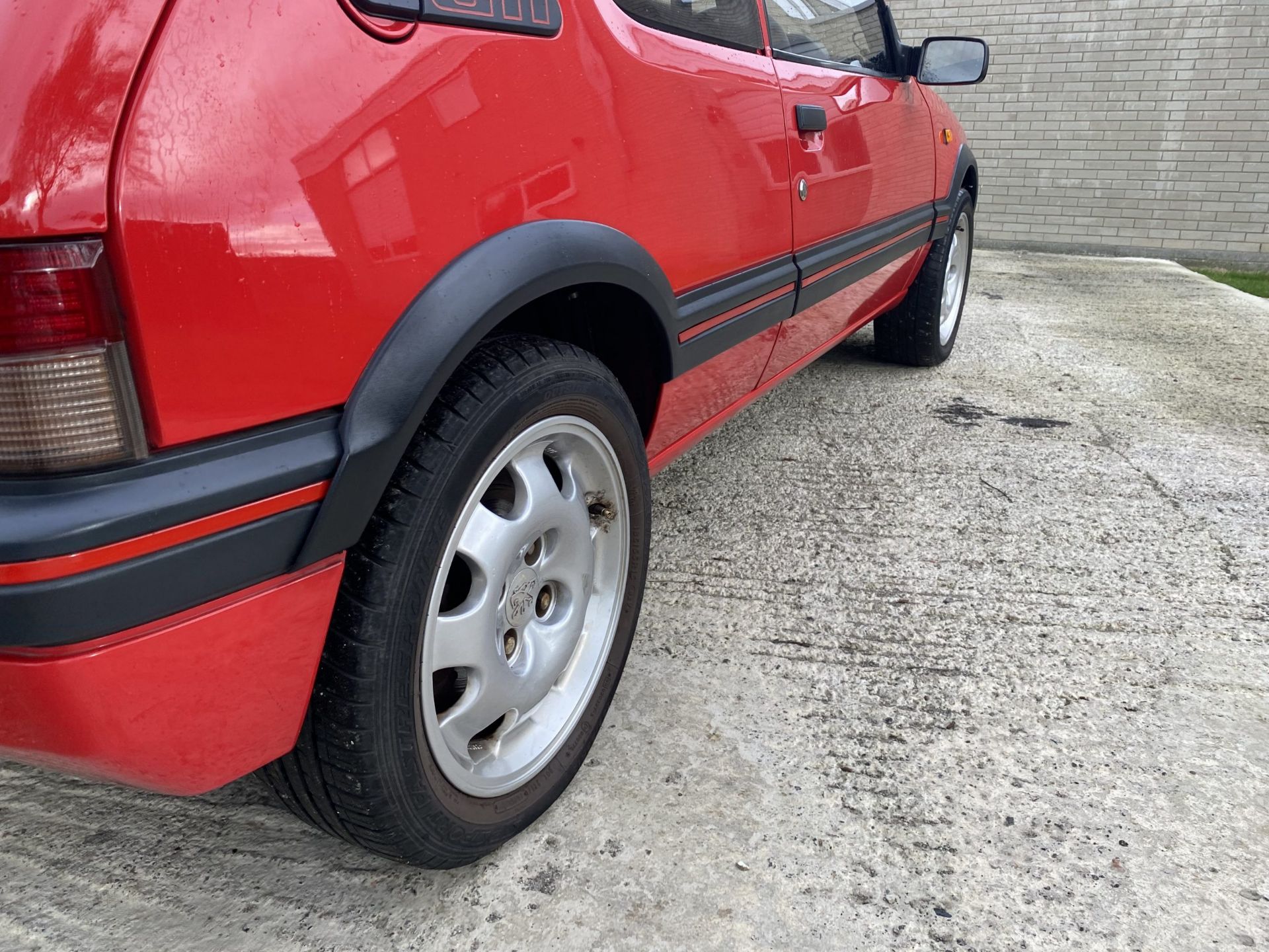 Peugeot 205 GTI 1.9 - Image 14 of 40