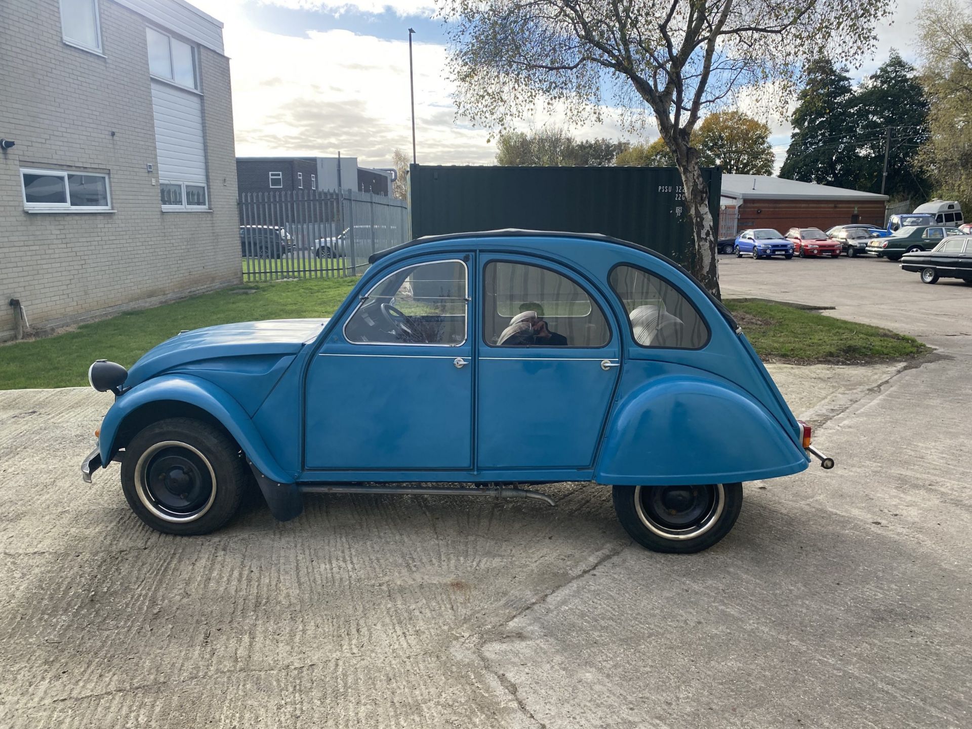 Citroen 2CV - Image 10 of 31