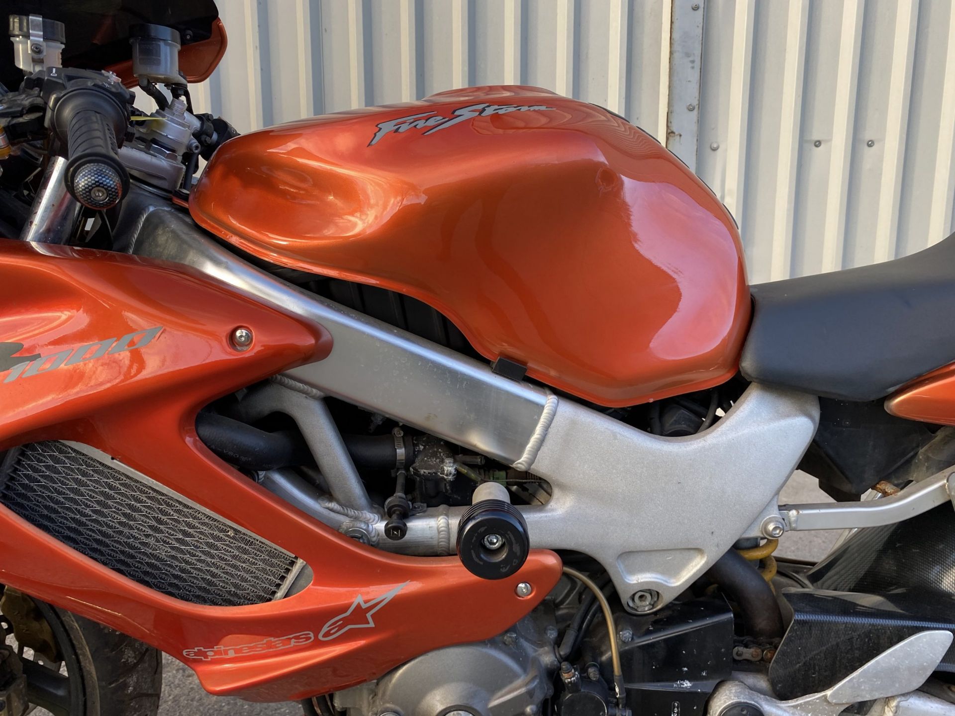 Honda VTR 1000 - Image 17 of 28