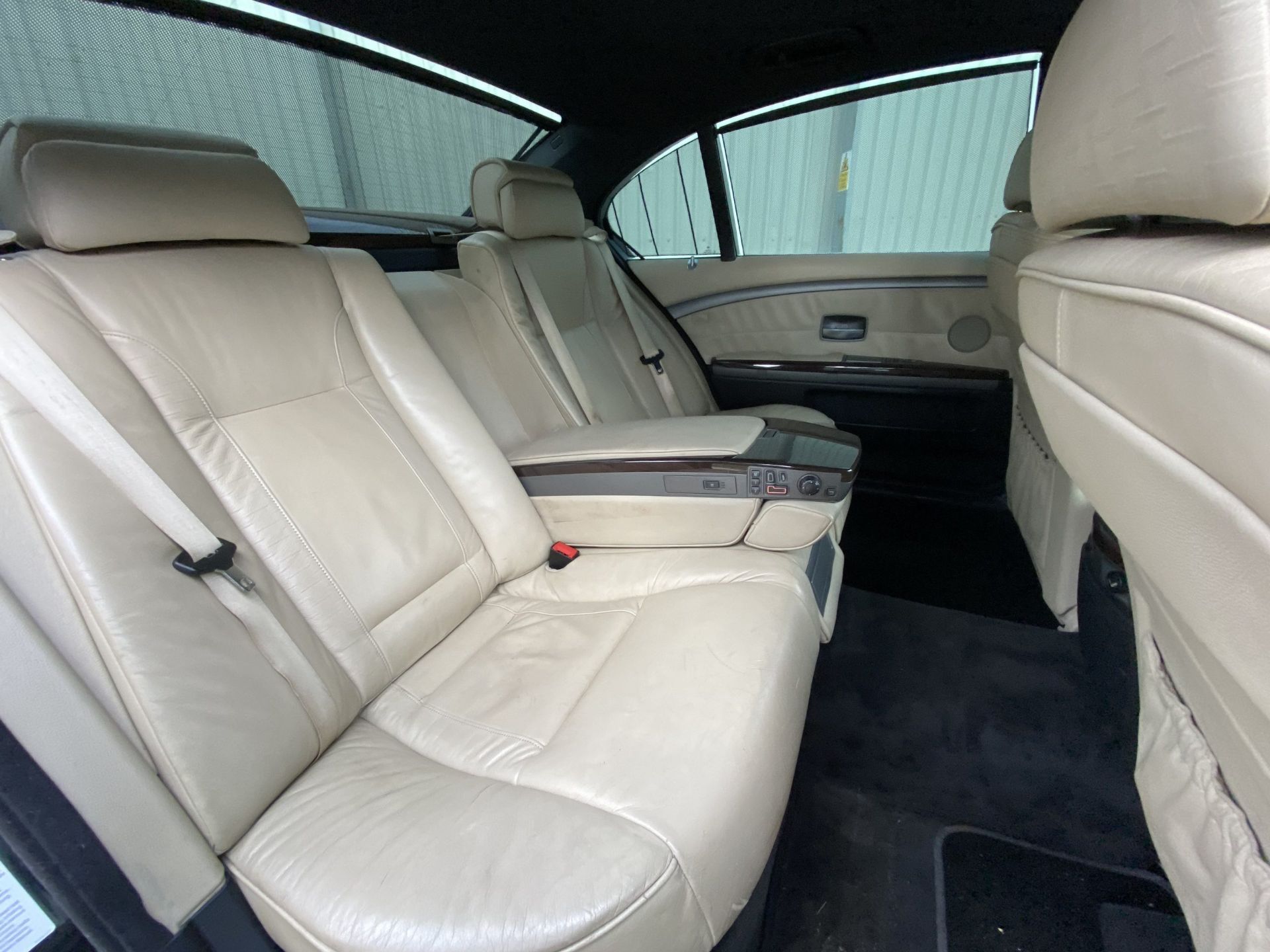 BMW 745Li - Image 29 of 35