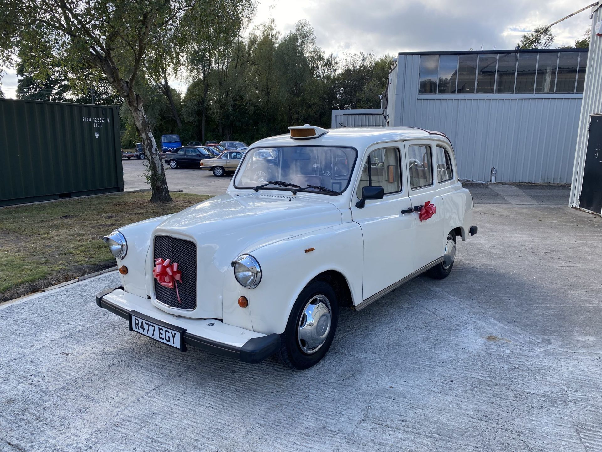 Carbodies TX1 - Image 12 of 34