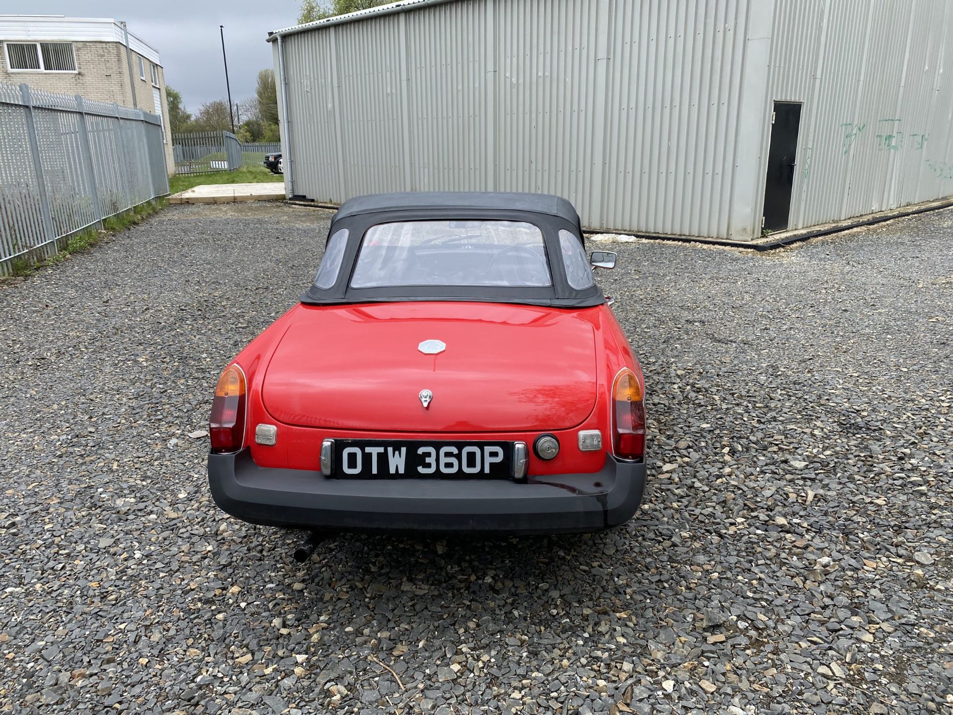 MG B Roadster - Image 9 of 41