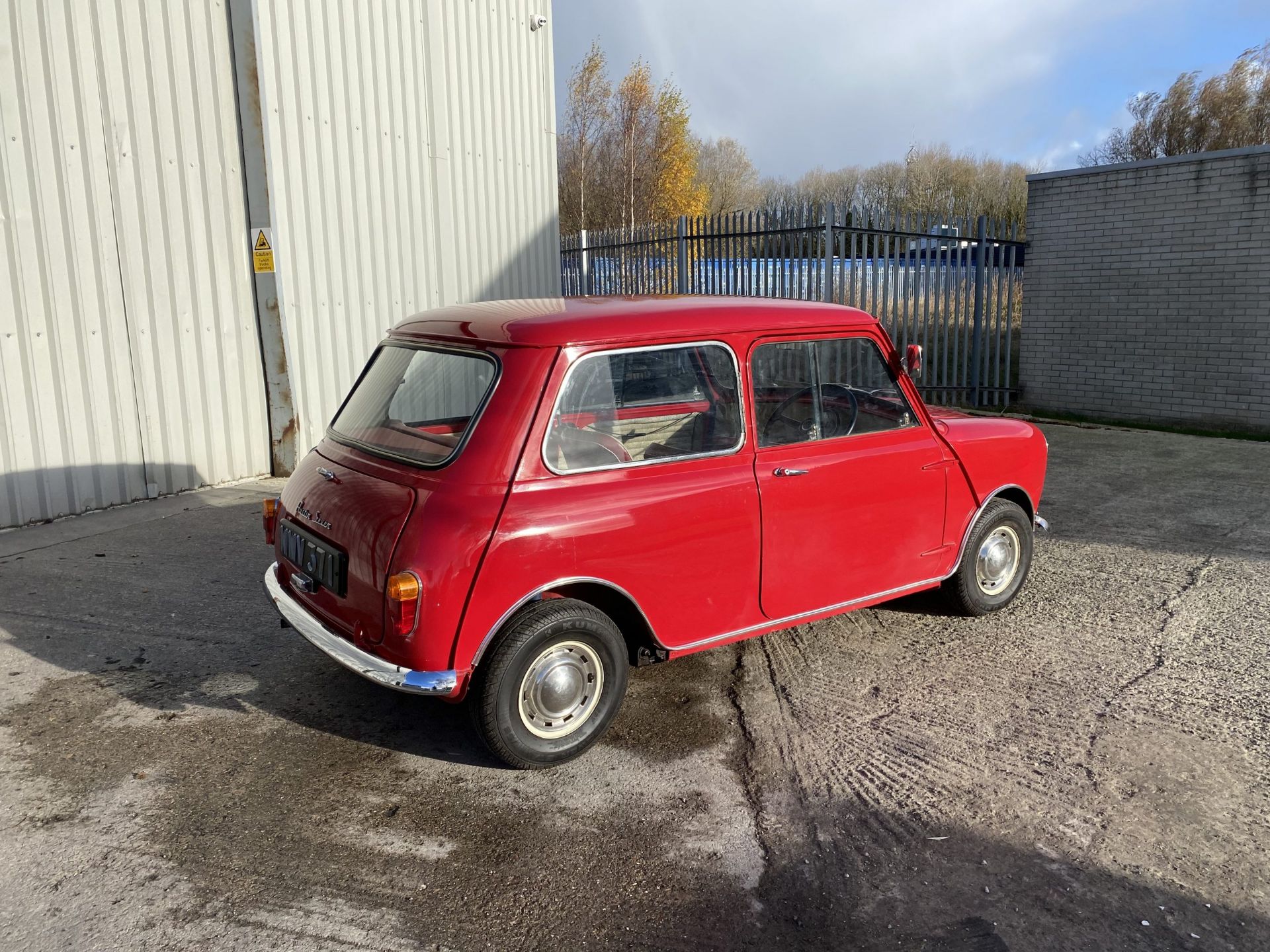 Austin Mini Deluxe - Image 13 of 48