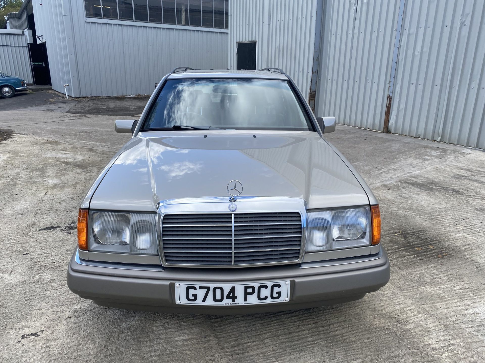 Mercedes 300-24 - Image 17 of 49