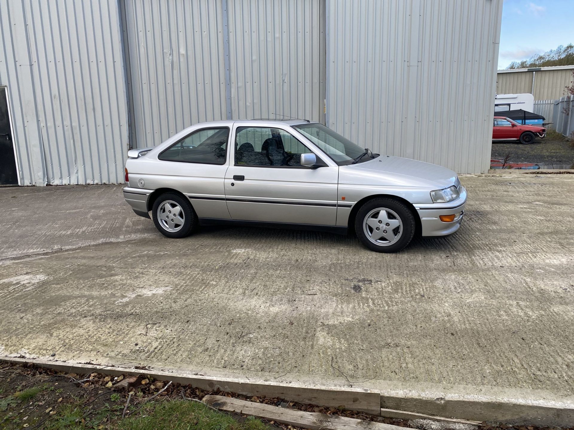 Ford Escort XR3i - Image 4 of 40