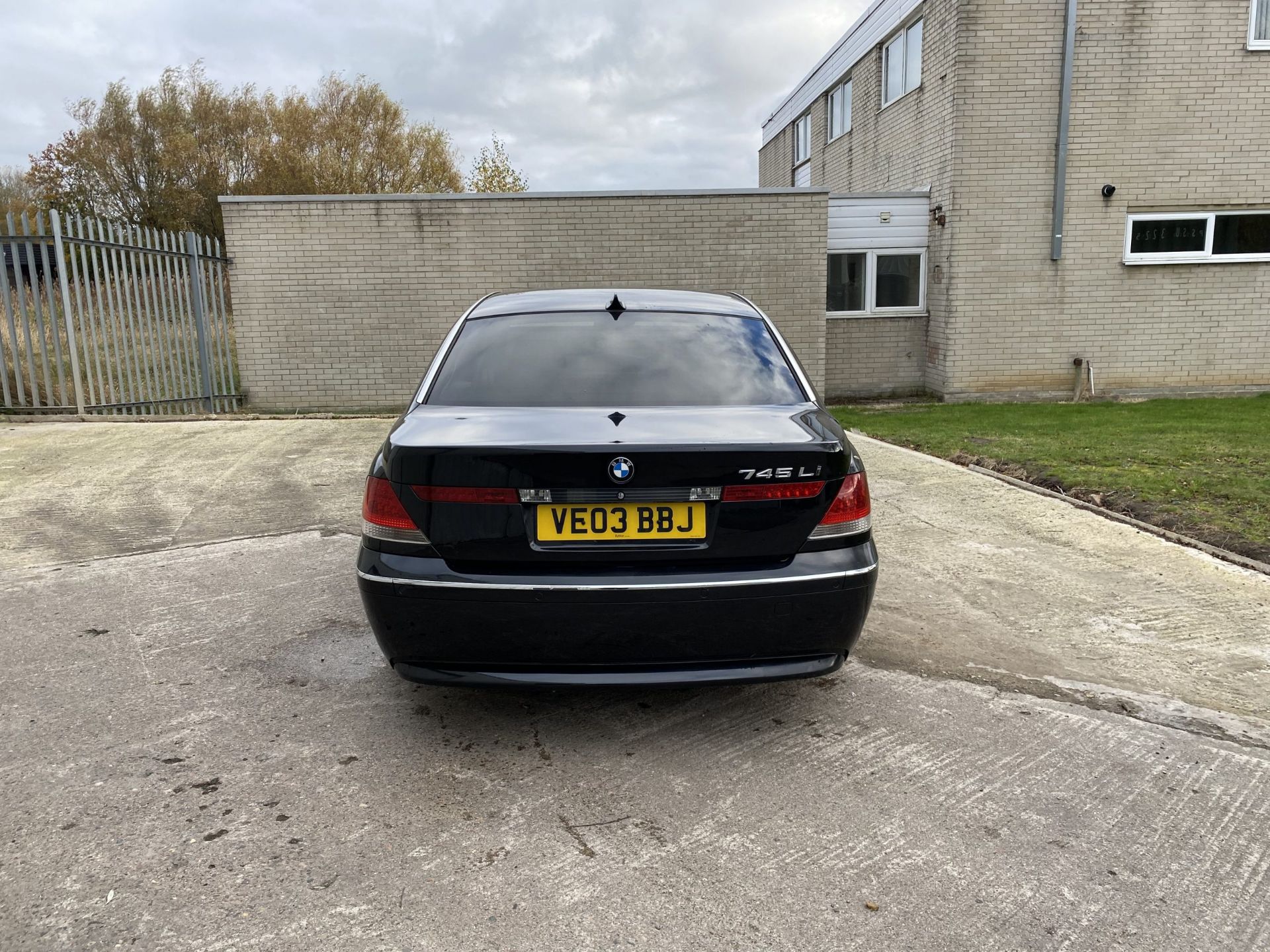 BMW 745Li - Image 8 of 35