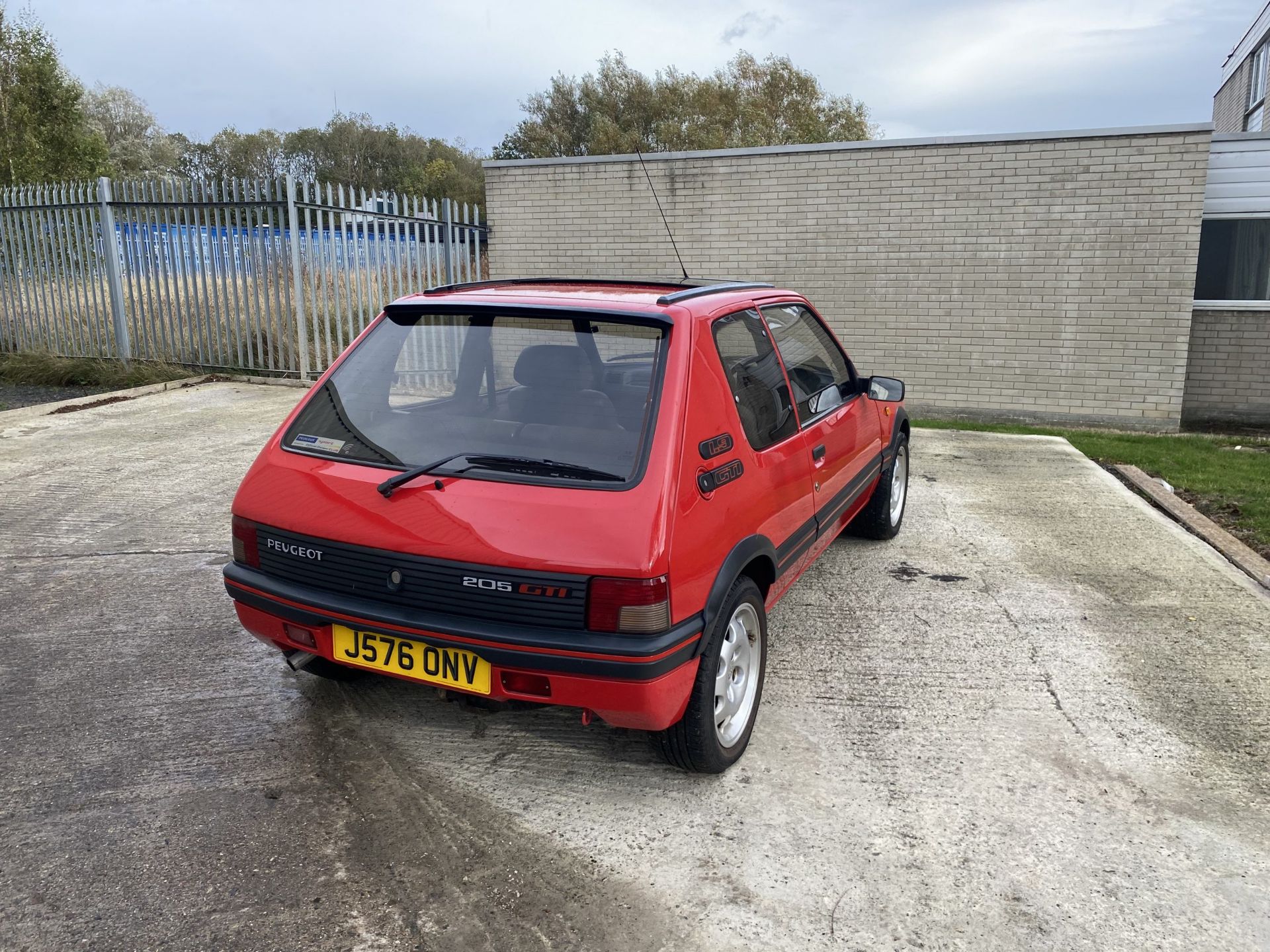 Peugeot 205 GTI 1.9 - Image 5 of 40