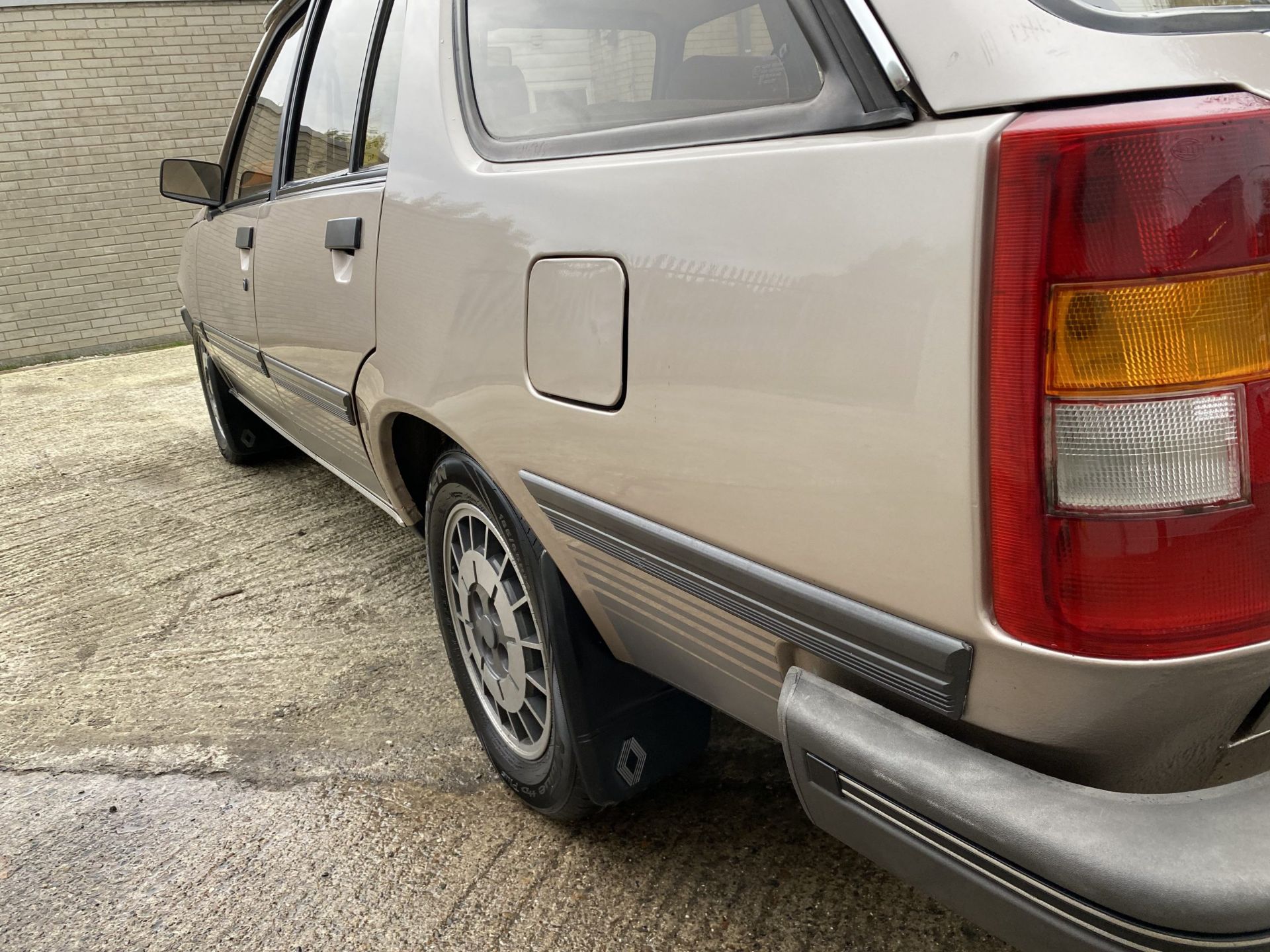 Renault 18 Estate GTX - Image 16 of 38