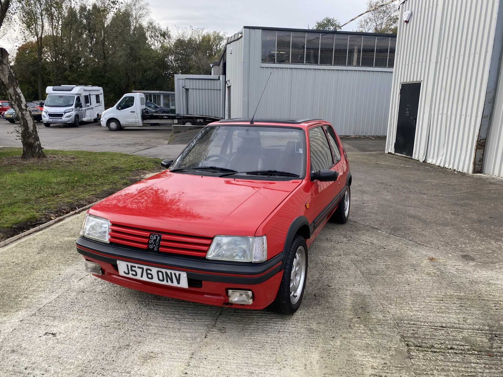 Peugeot 205 GTI 1.9 - Image 10 of 40