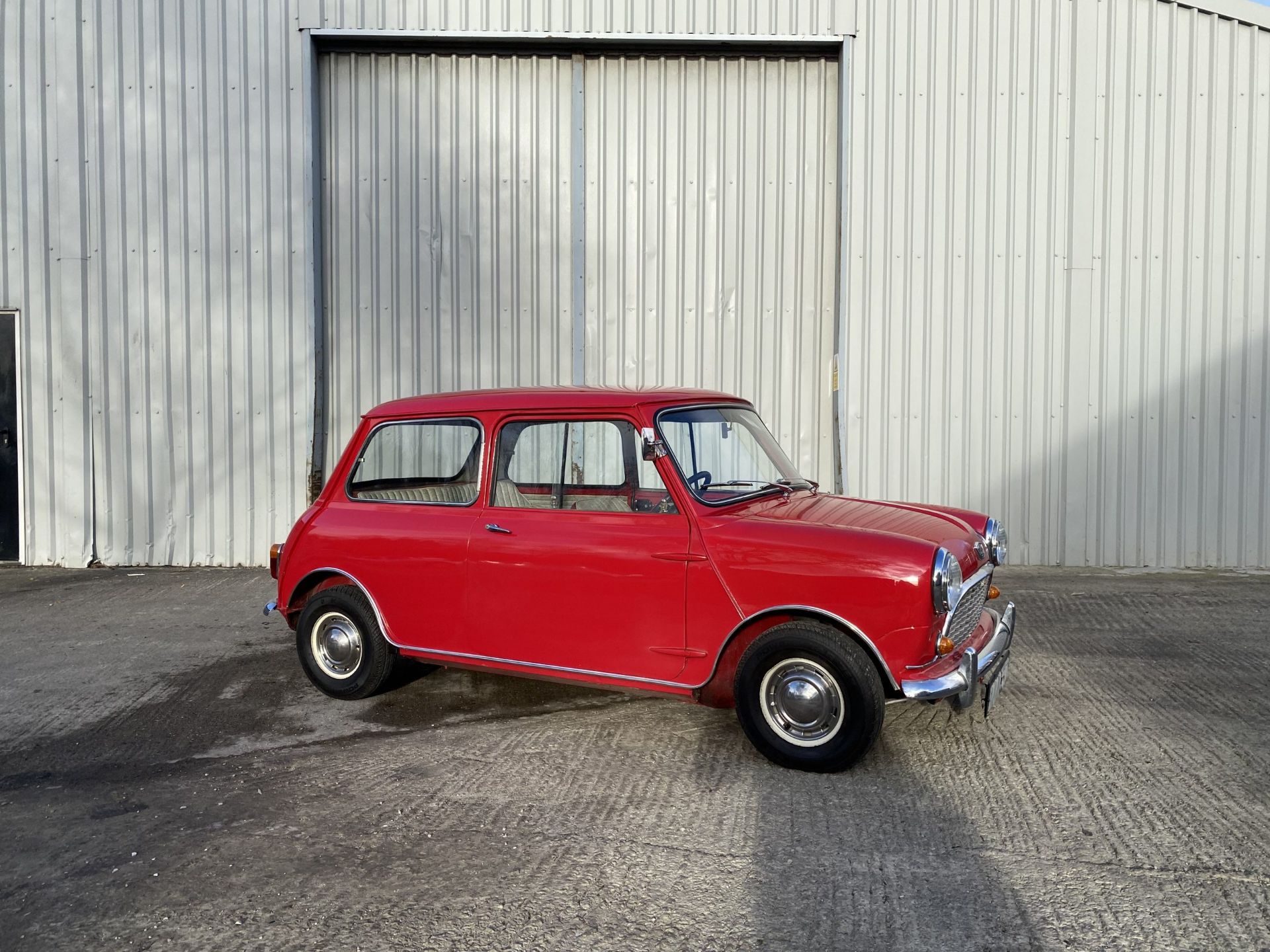 Austin Mini Deluxe - Image 10 of 48