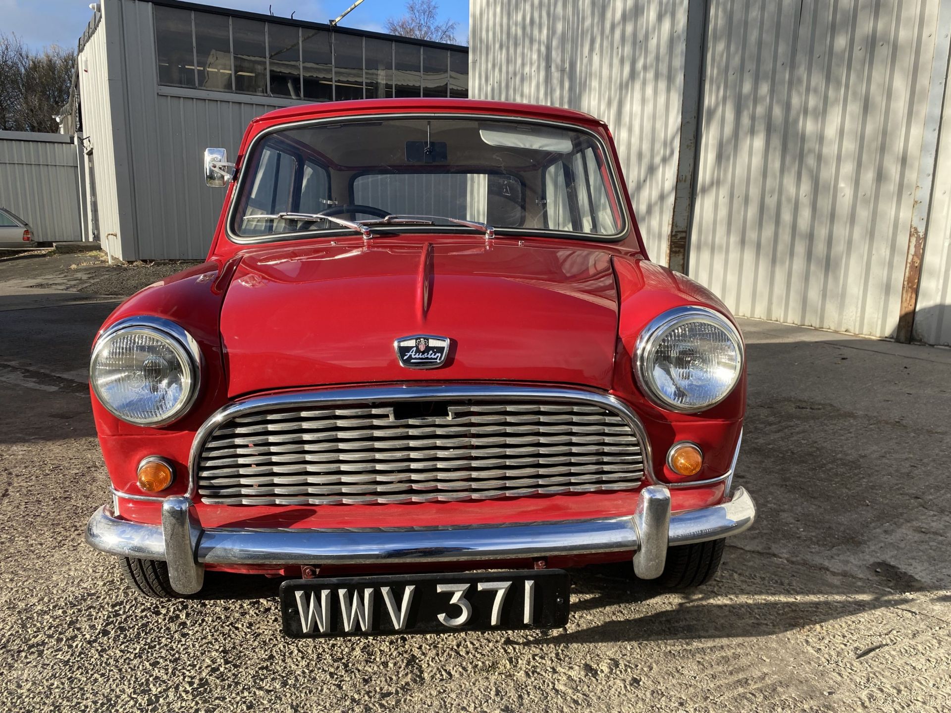 Austin Mini Deluxe - Image 28 of 48