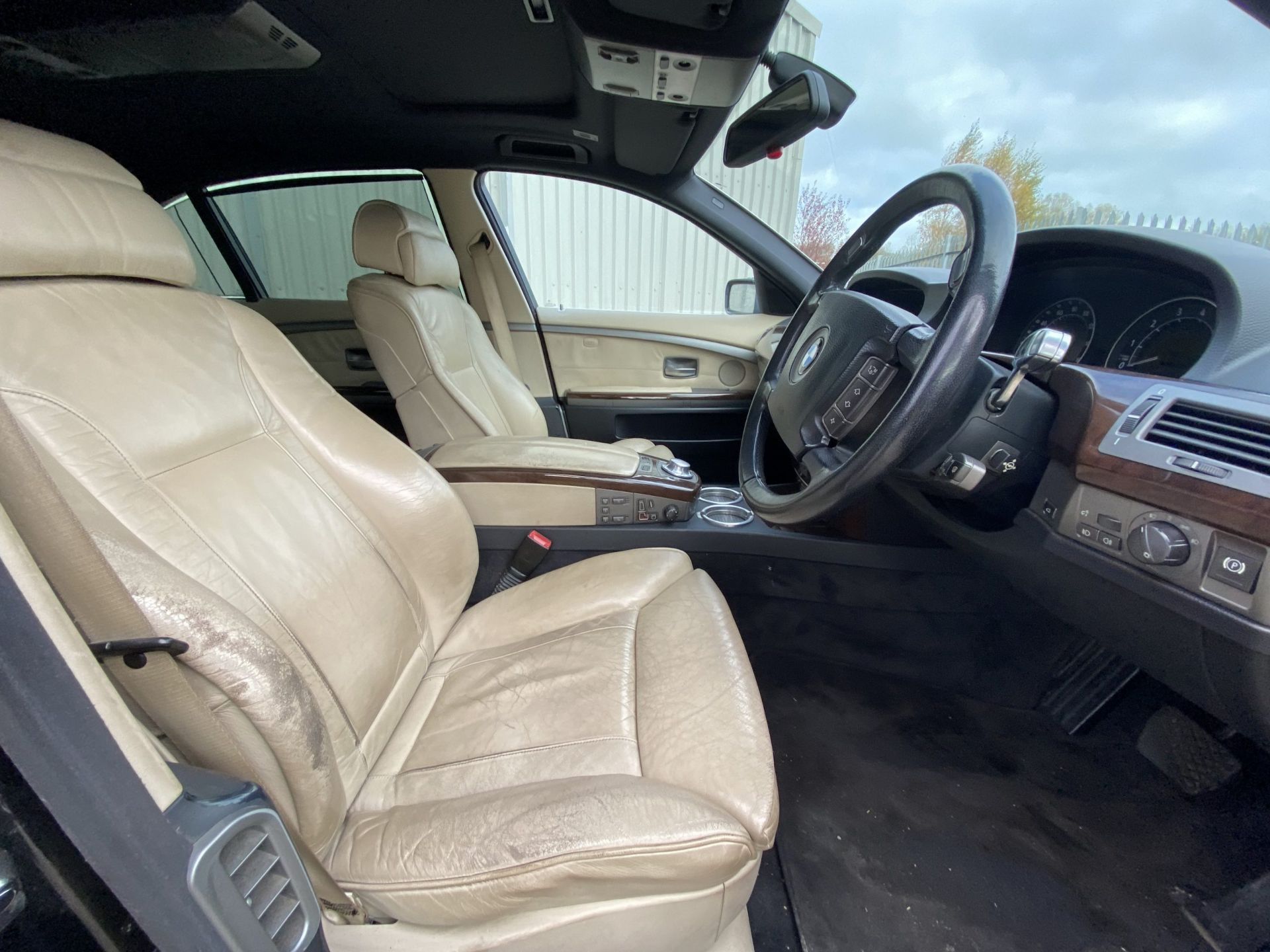 BMW 745Li - Image 19 of 35