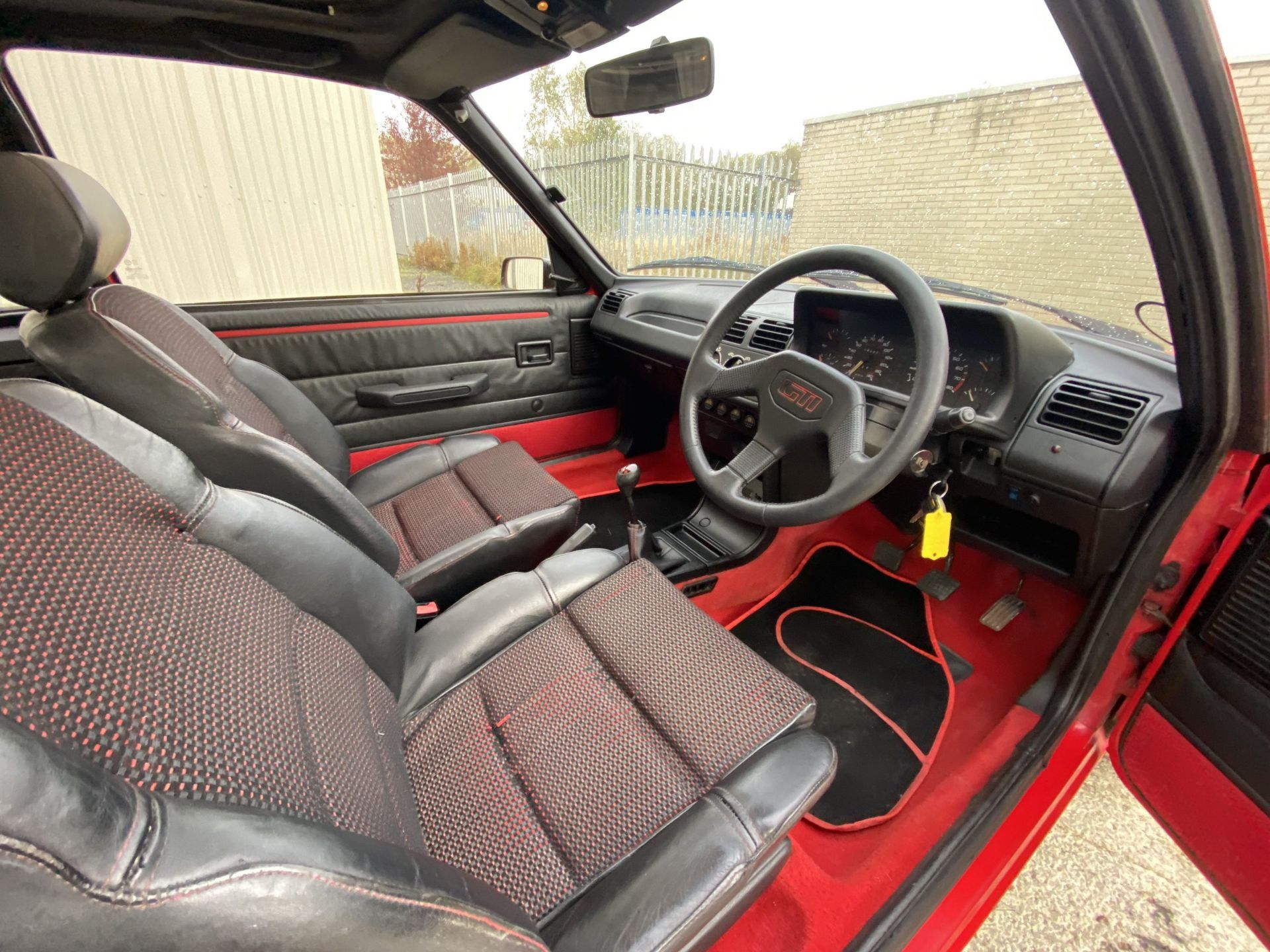 Peugeot 205 GTI 1.9 - Image 25 of 40