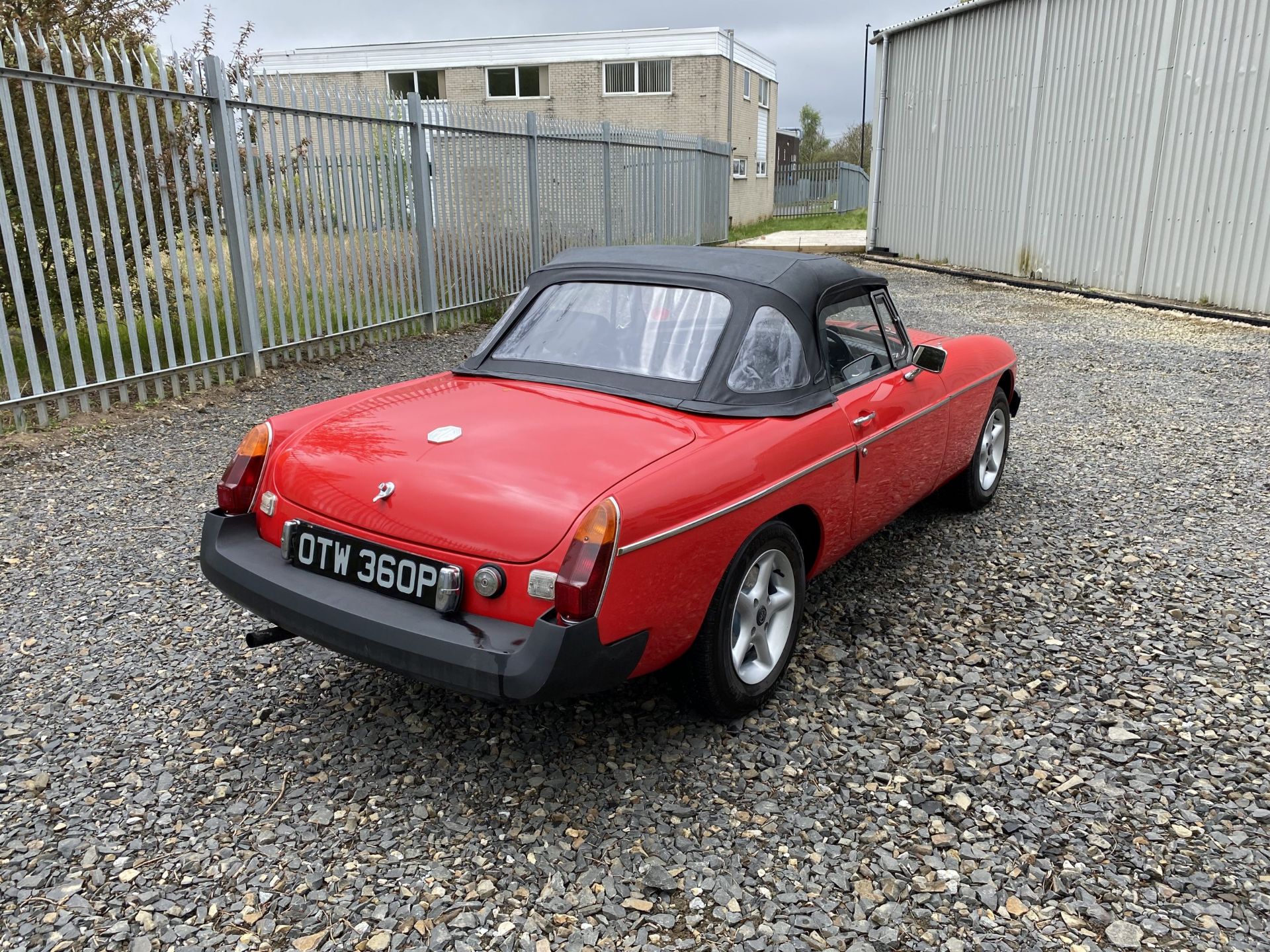 MG B Roadster - Image 8 of 41