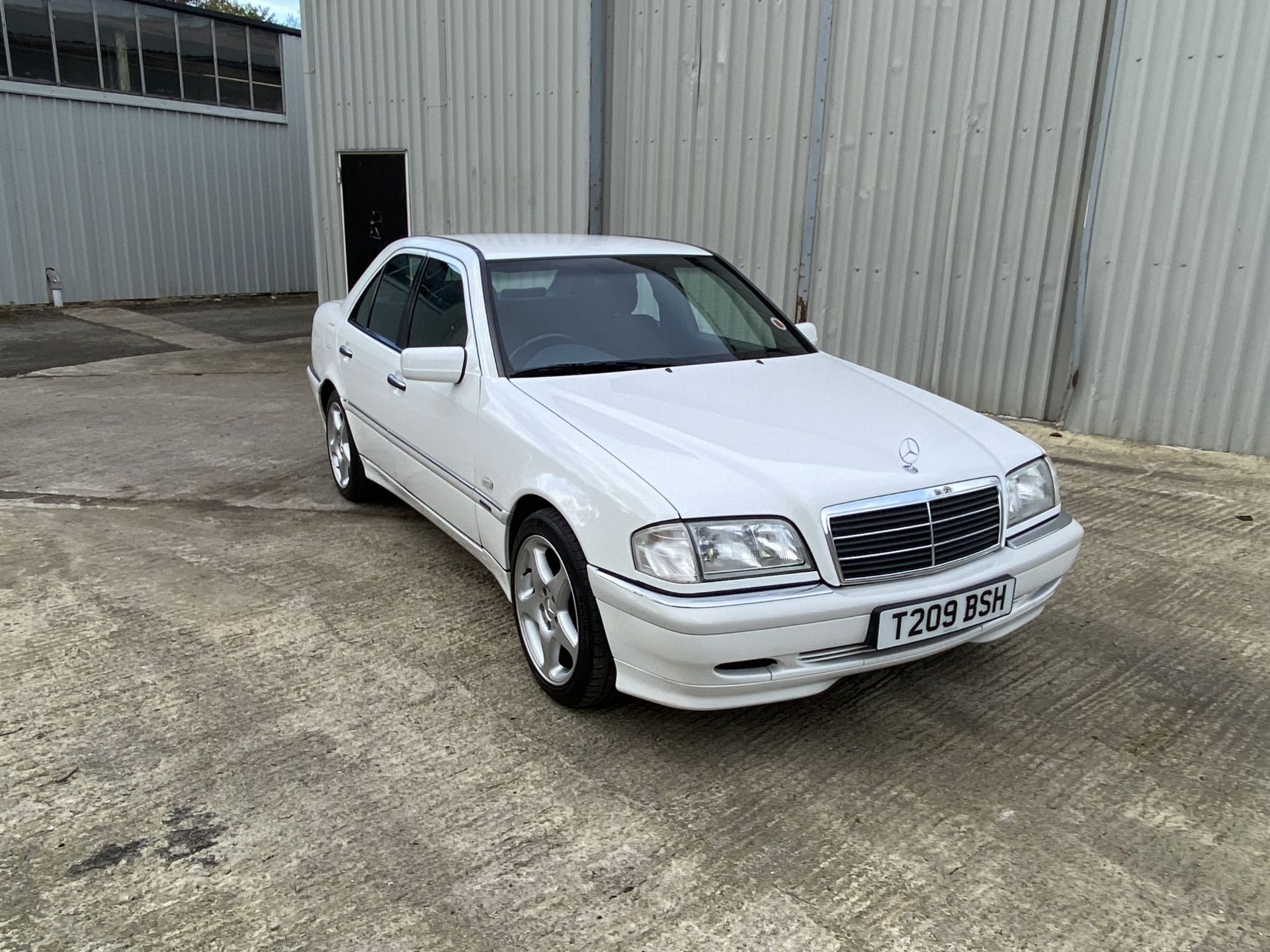 Mercedes-Benz C240 - Image 14 of 45