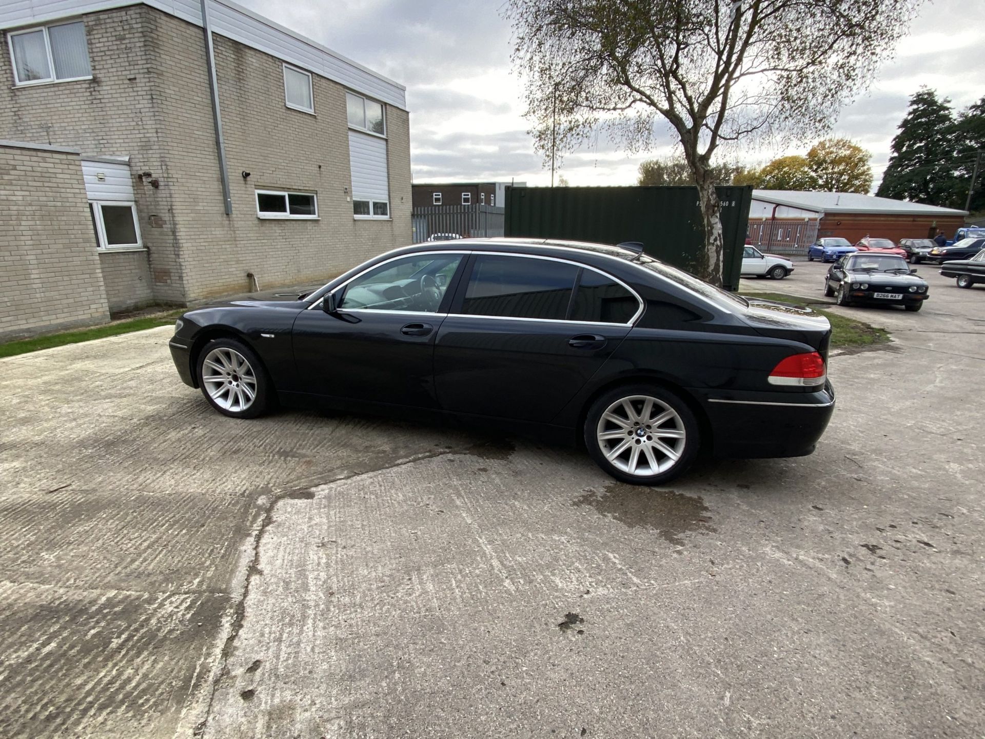 BMW 745Li - Image 10 of 35