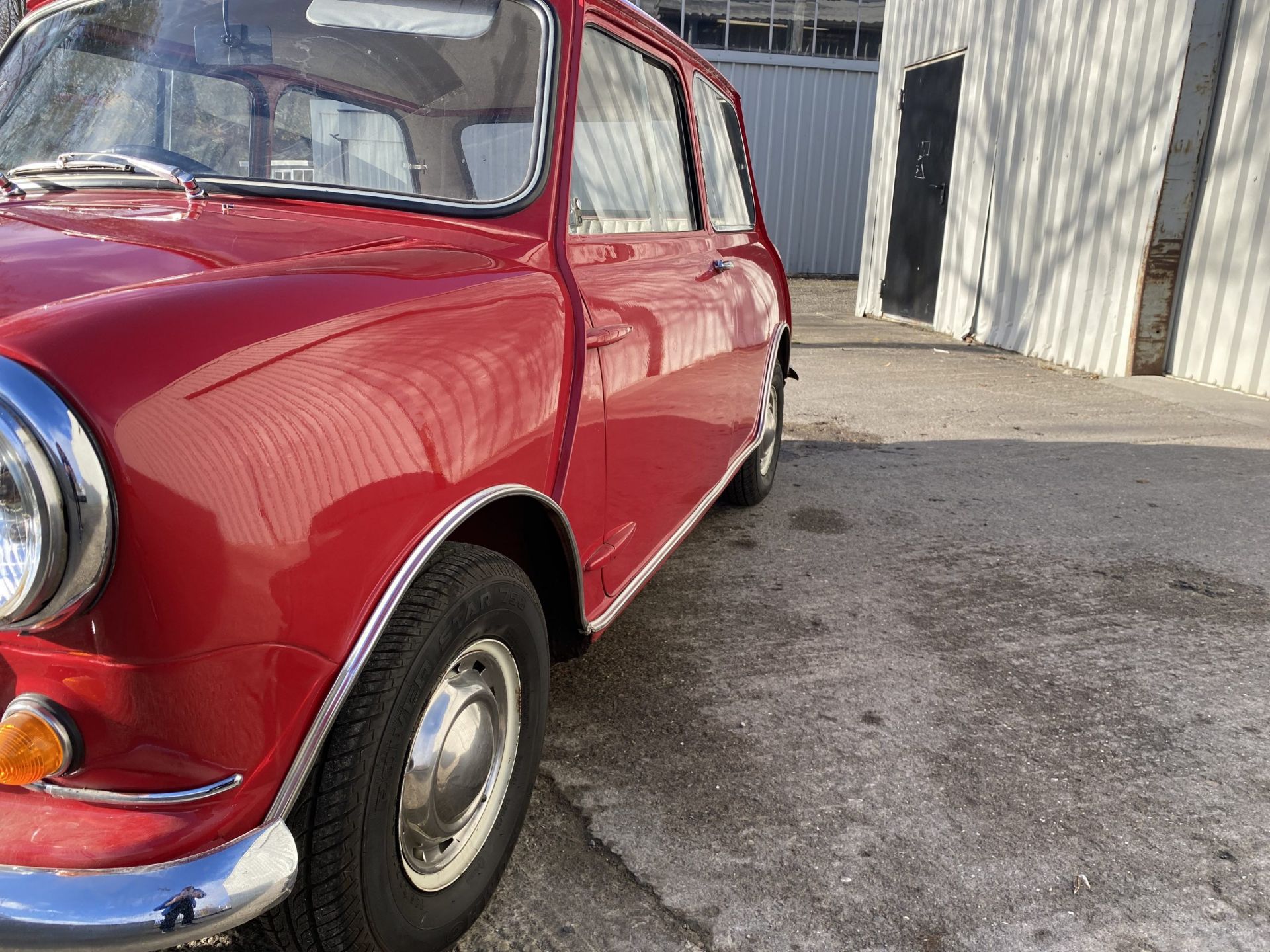 Austin Mini Deluxe - Image 17 of 48