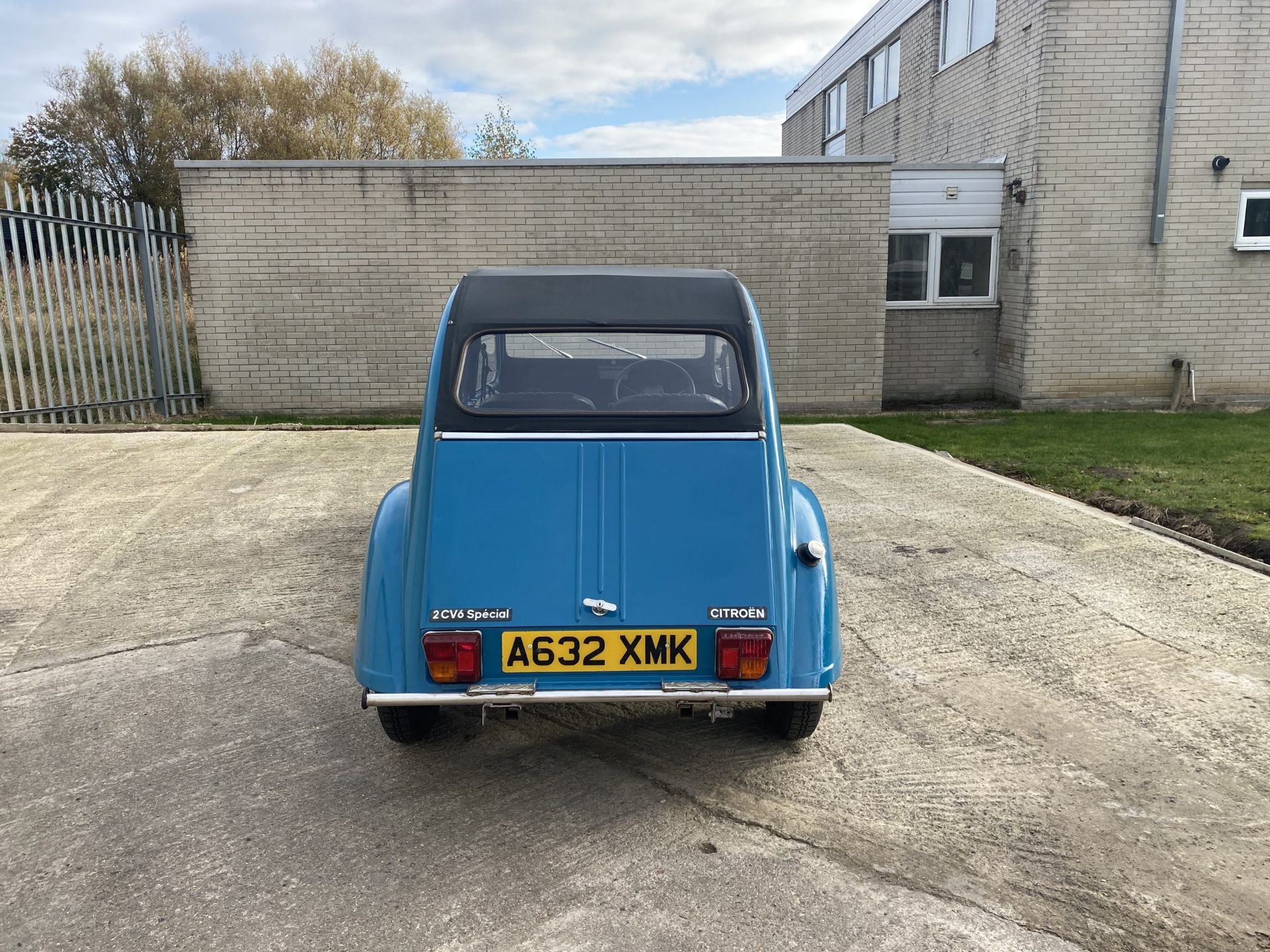 Citroen 2CV - Image 7 of 31