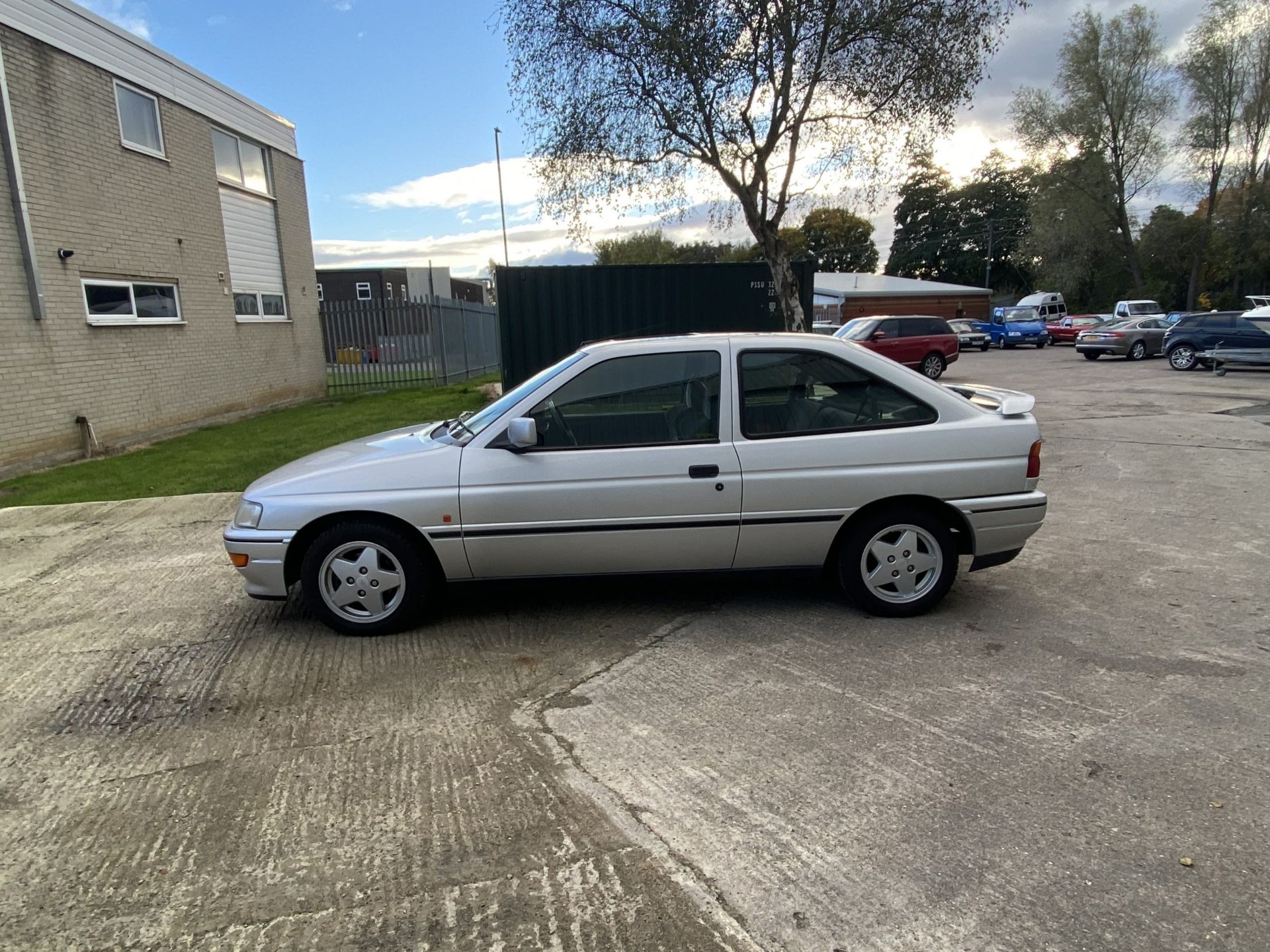 Ford Escort XR3i - Image 10 of 40